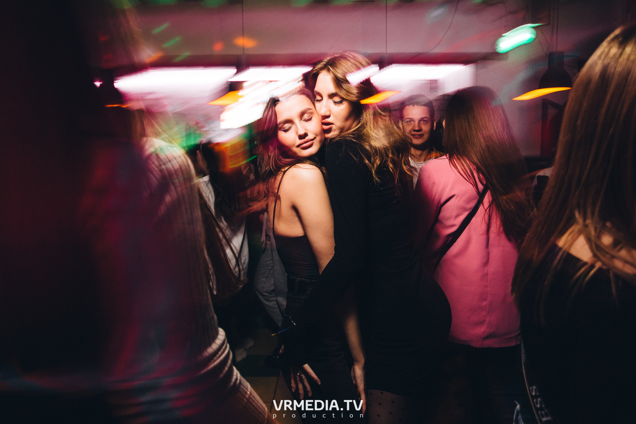 Выходные в баре «Cosmo»