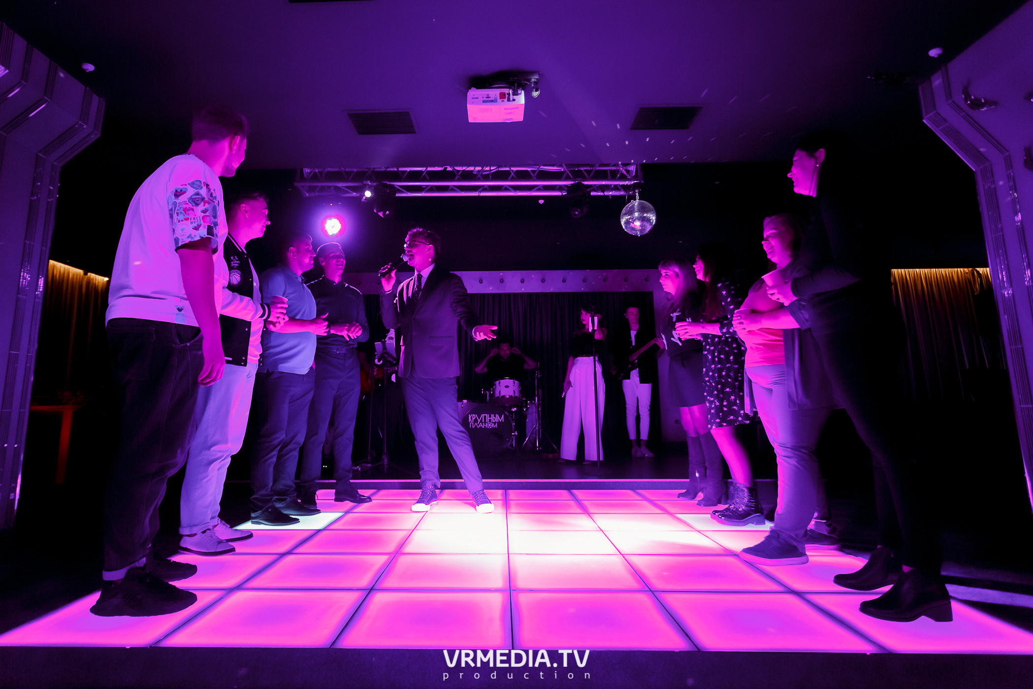 Выходные в караоке-баре «Volna»