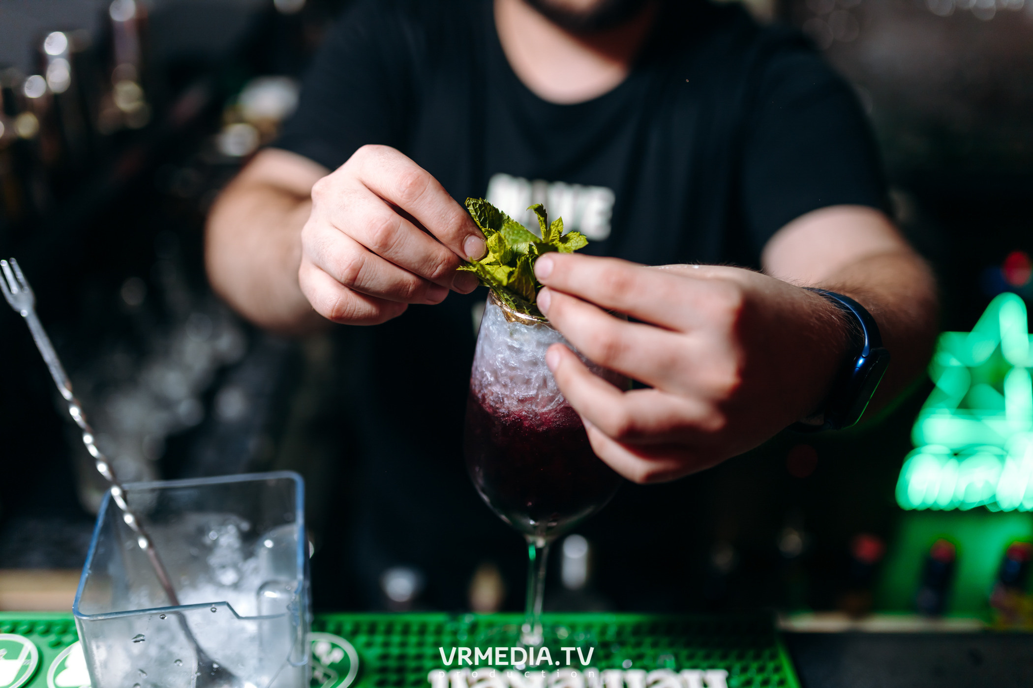 Ночь Безумного Бармена в Lounge Voice Hall «Familia»