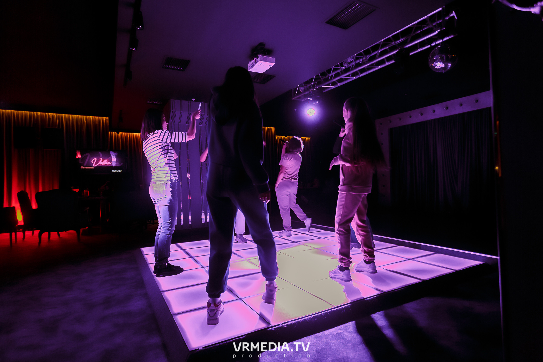 Выходные в караоке-баре «Volna»