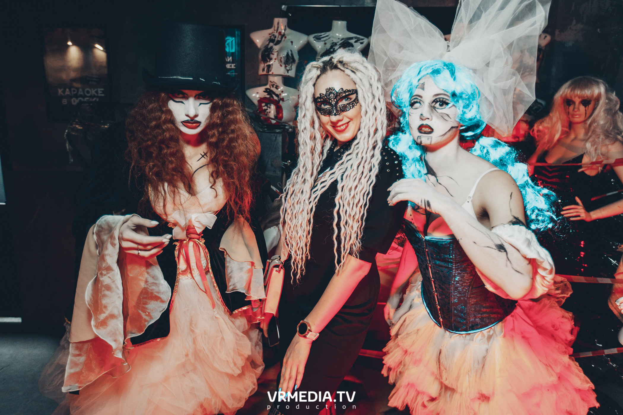 Театр мёртвых кукол в баре «DOSKI»