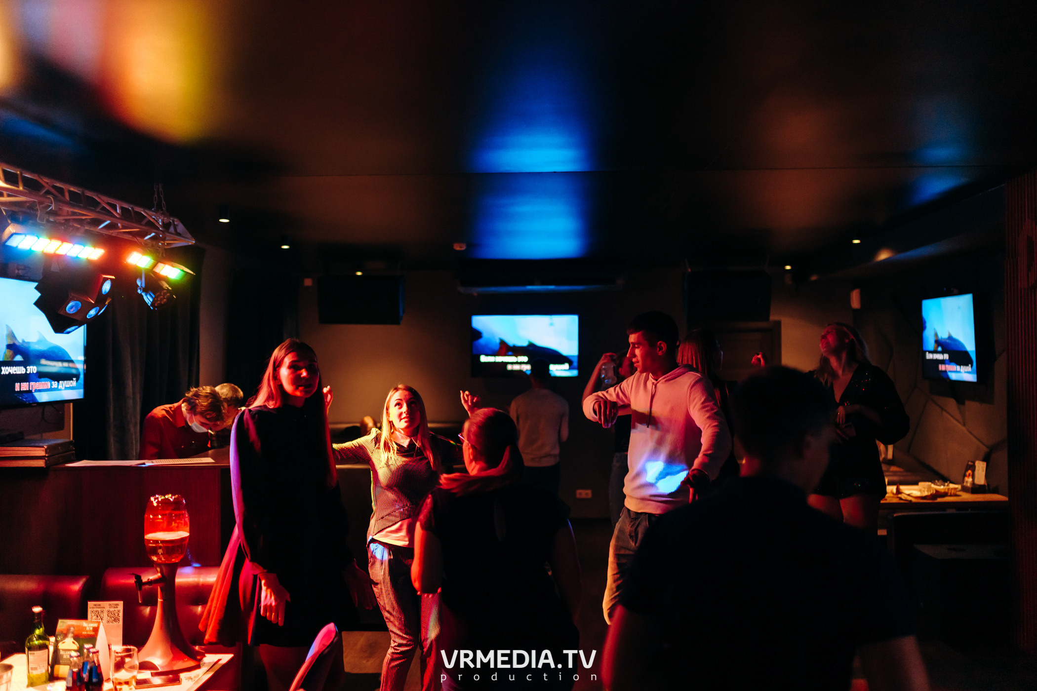 Выходные в баре «DOSKI»