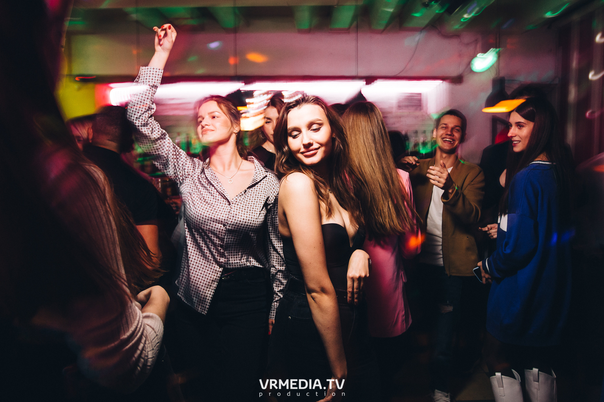 Выходные в баре «Cosmo»