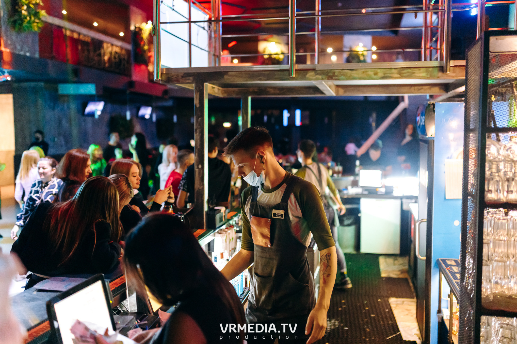 Выходные в баре «DOSKI»