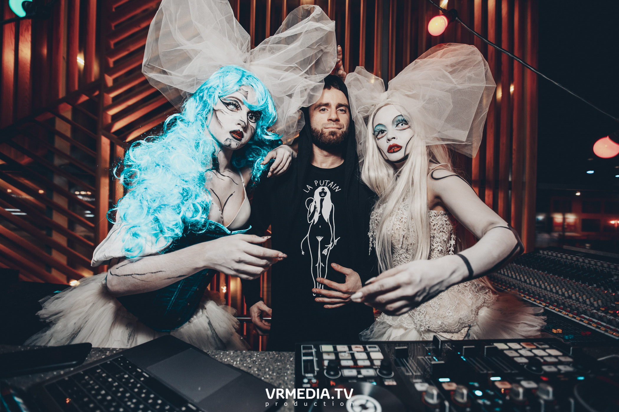 Театр мёртвых кукол в баре «DOSKI»