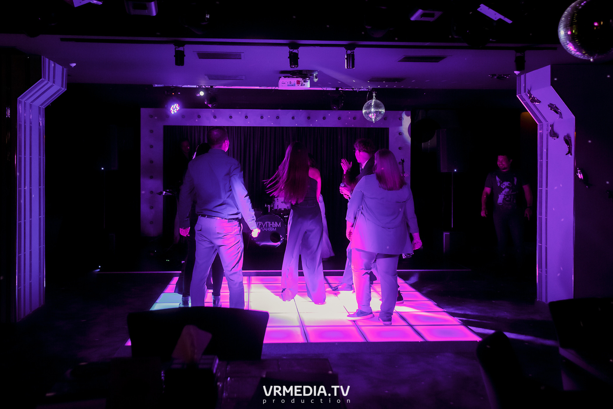 Выходные в караоке-баре «Volna»