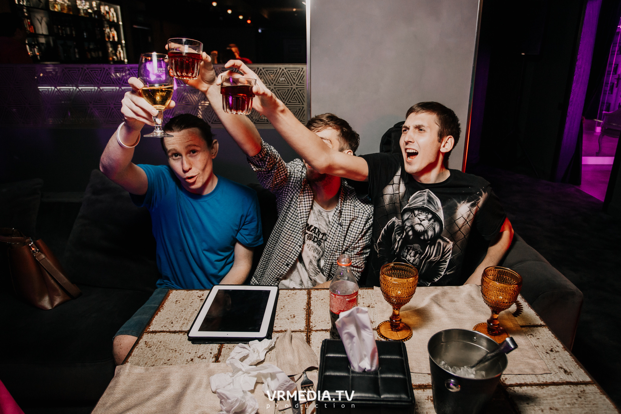 Выходные в караоке-баре «Volna»