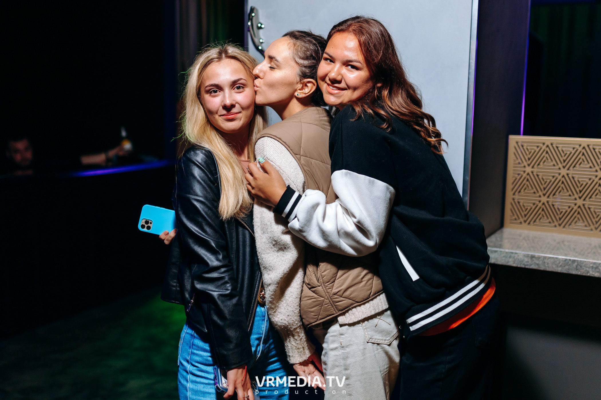 Ночь фотографии в караоке-баре «Volna»