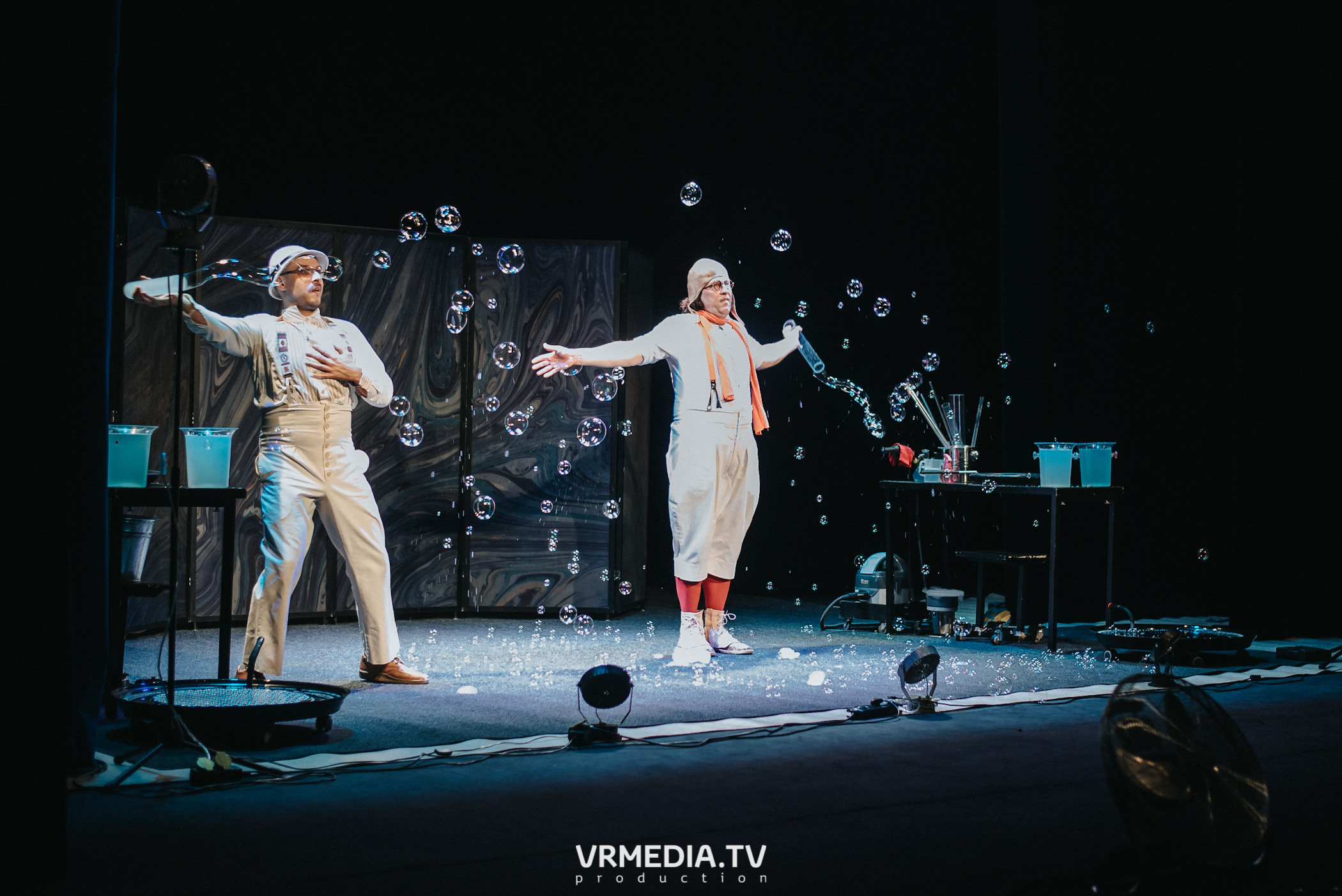 Шоу мыльных пузырей CLINK