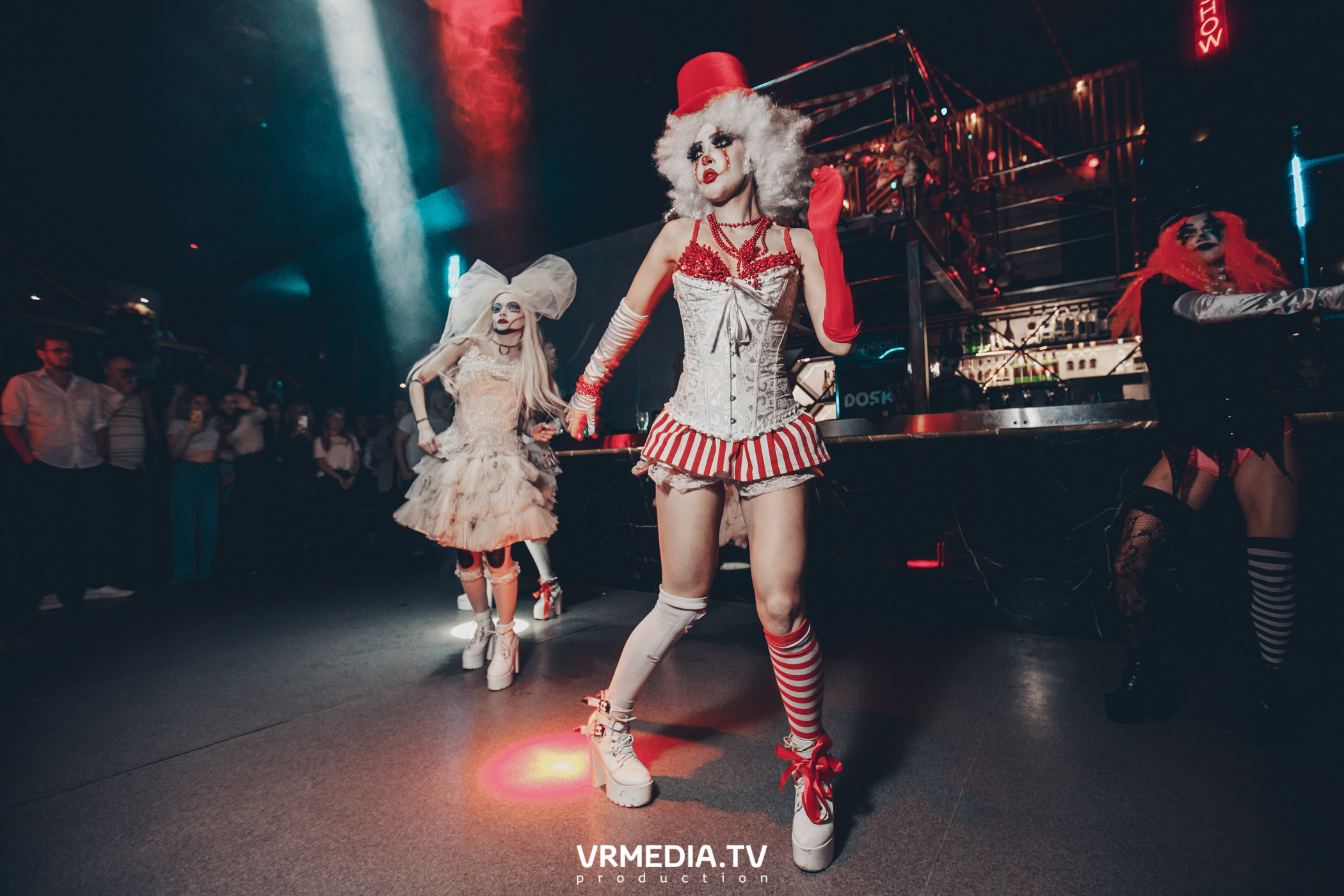 Театр мёртвых кукол в баре «DOSKI»