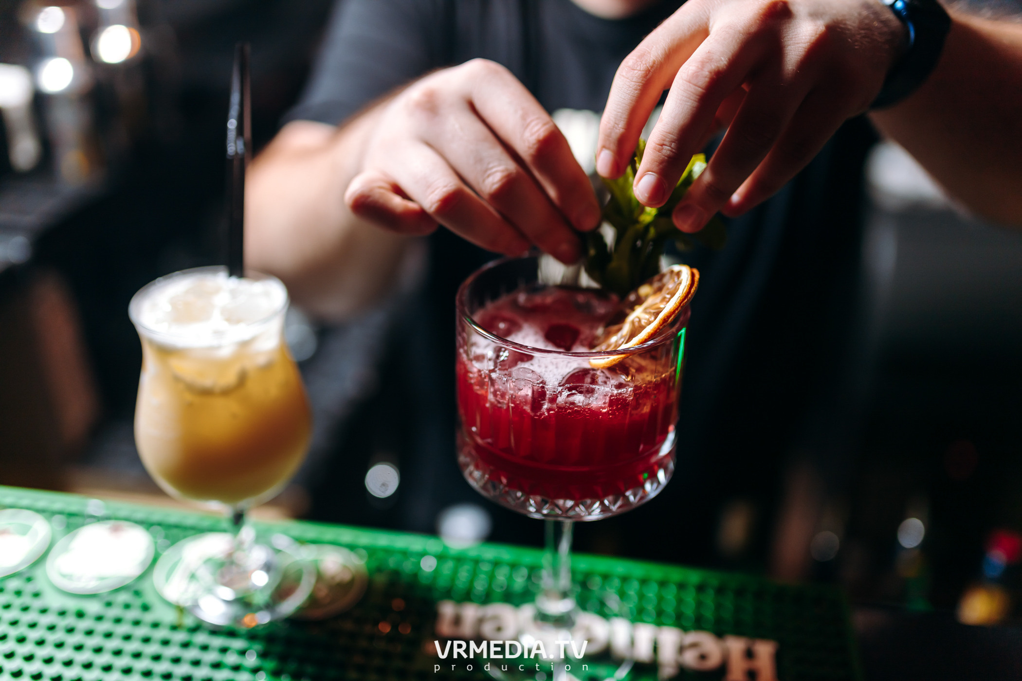 Ночь Безумного Бармена в Lounge Voice Hall «Familia»