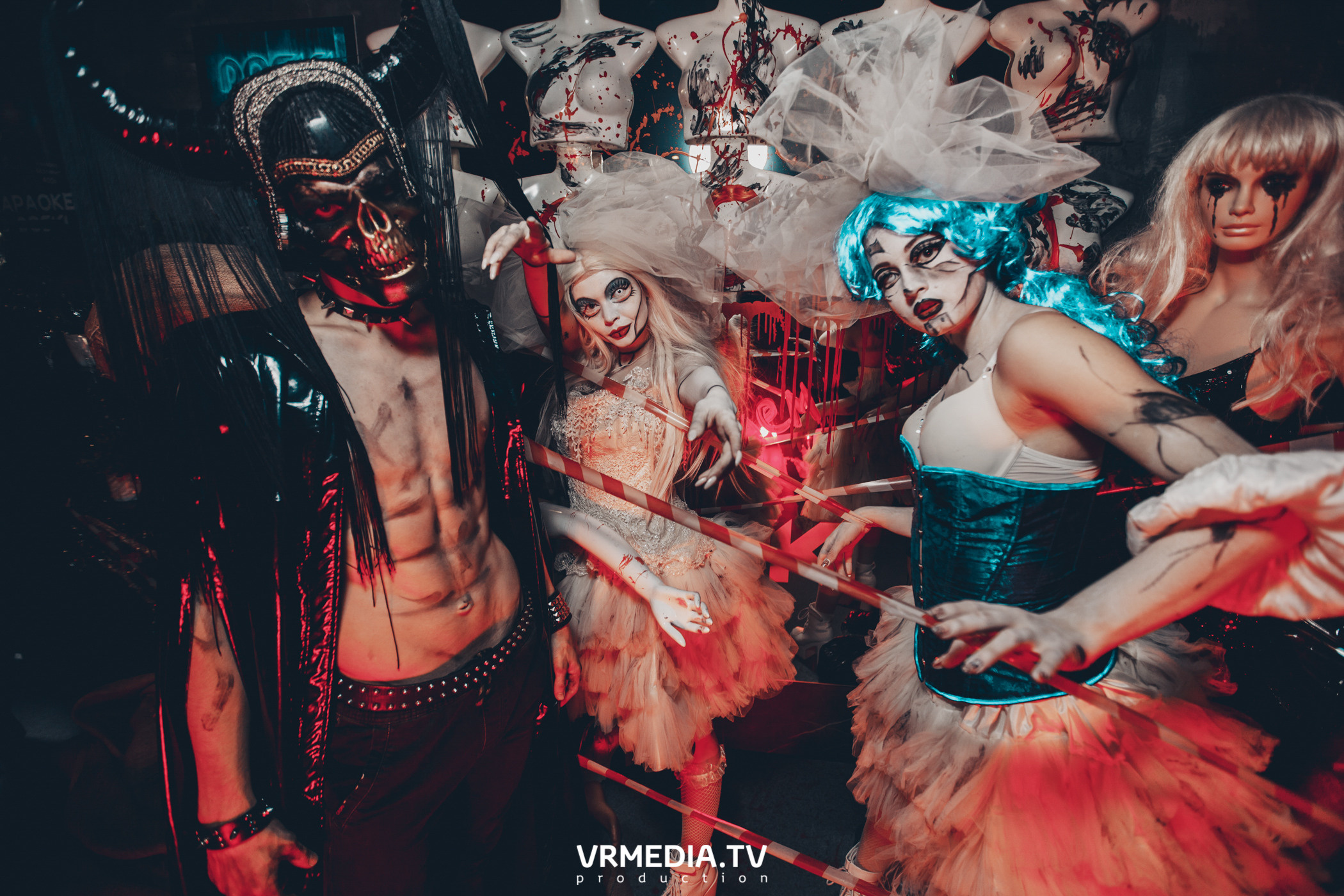 Театр мёртвых кукол в баре «DOSKI»