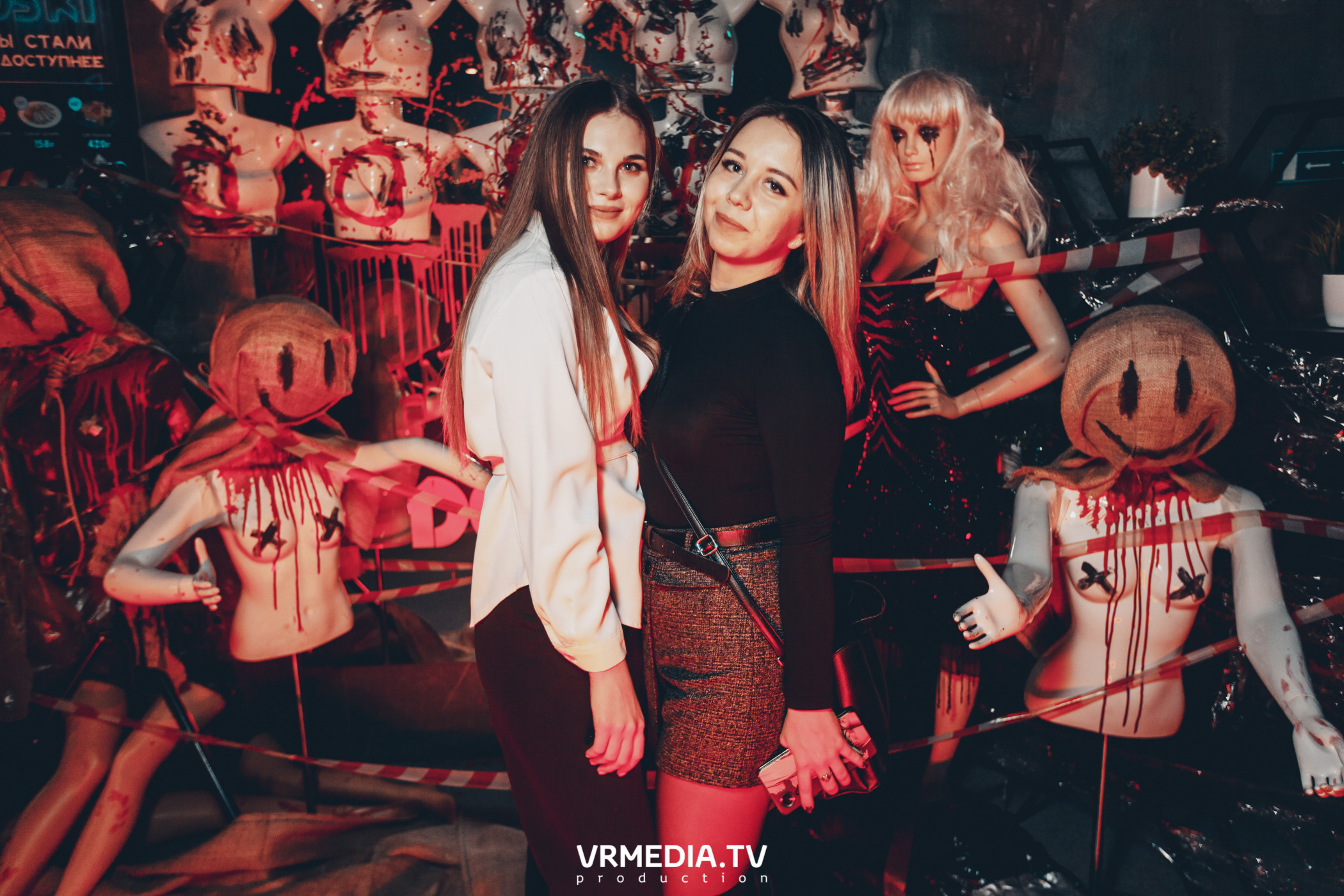 Театр мёртвых кукол в баре «DOSKI»