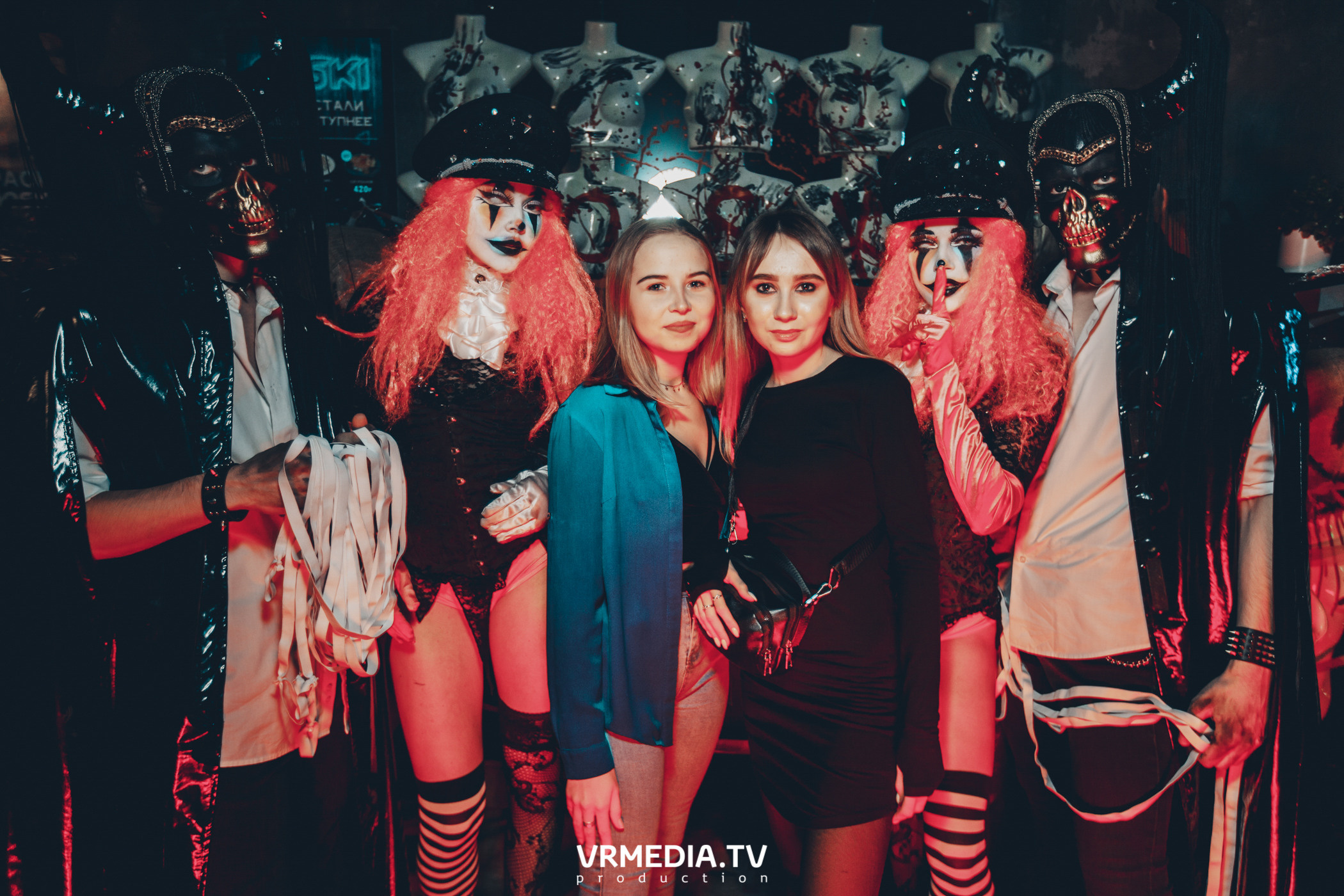 Театр мёртвых кукол в баре «DOSKI»