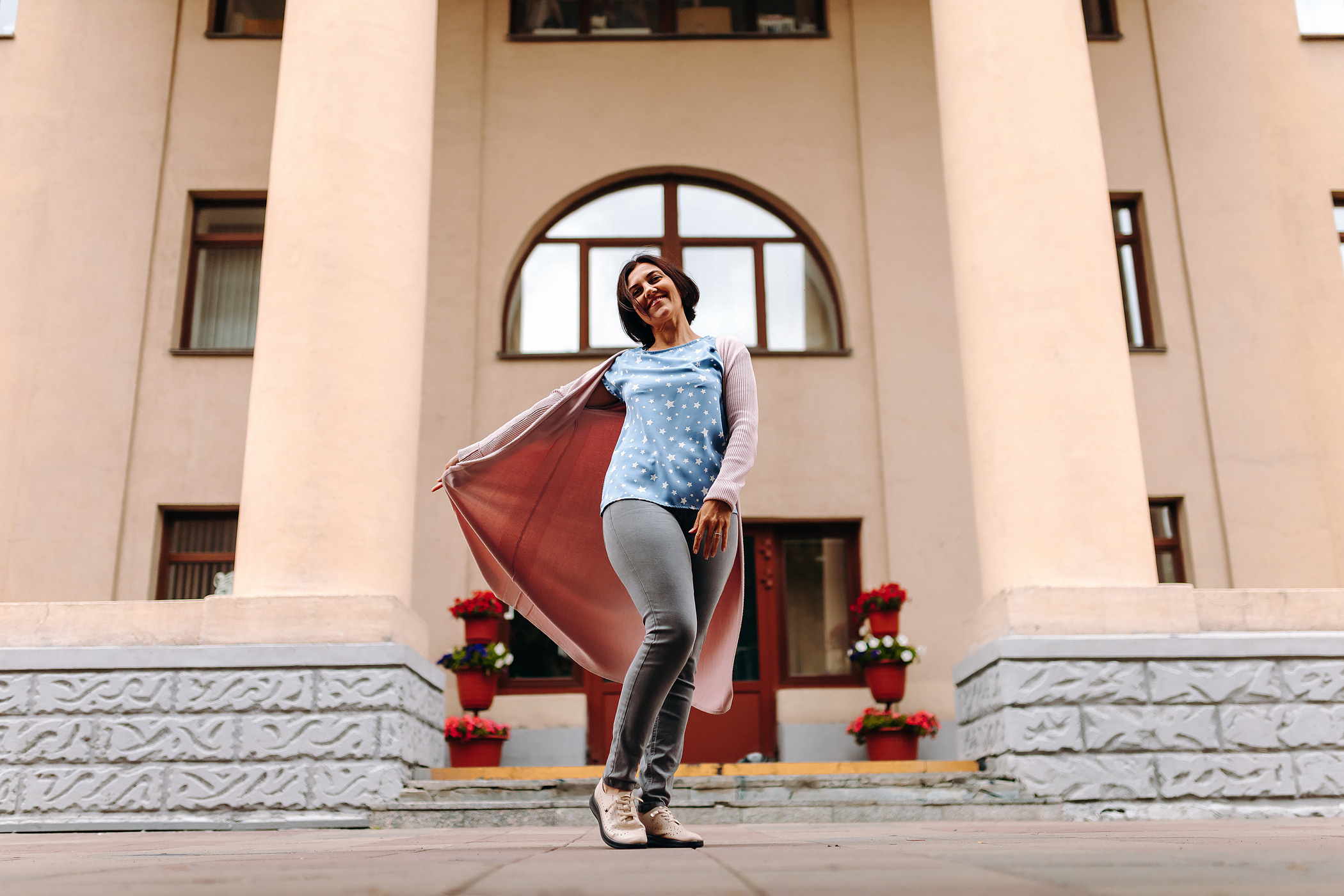 Драмтеатр (Весенняя, 11)