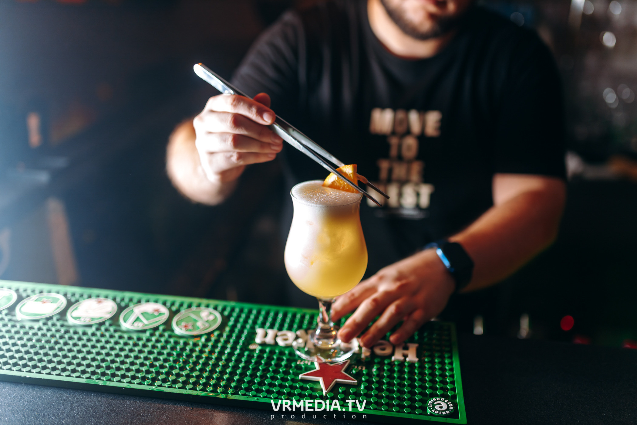 Ночь Безумного Бармена в Lounge Voice Hall «Familia»