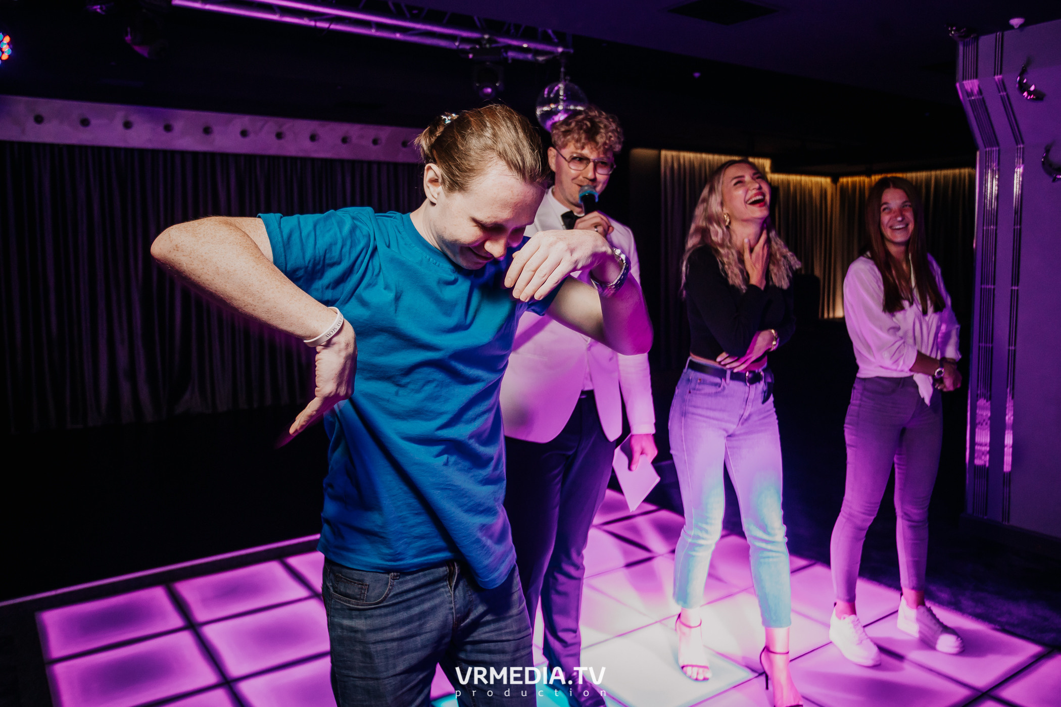 Выходные в караоке-баре «Volna»