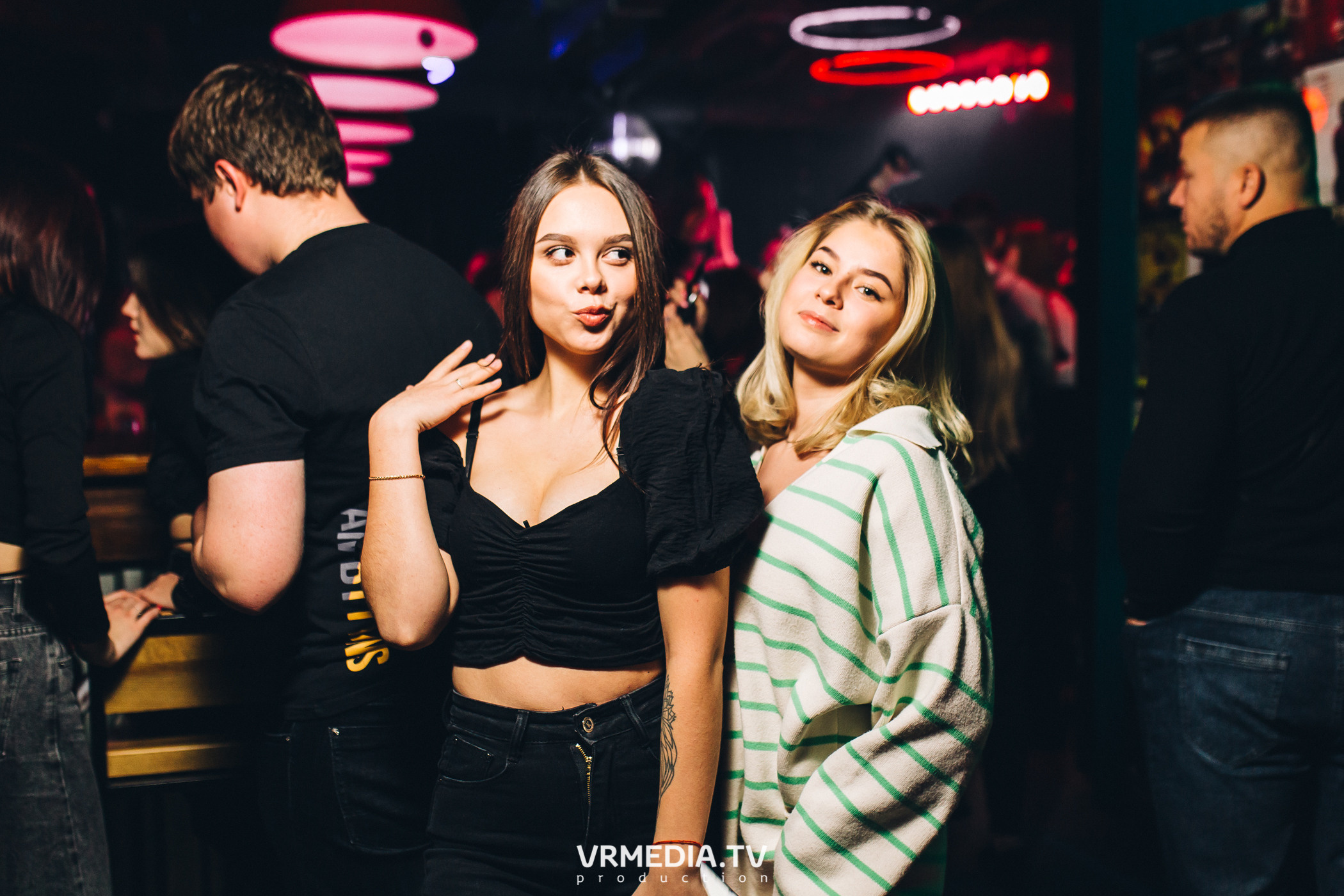 Выходные в баре «Хука Хаус»