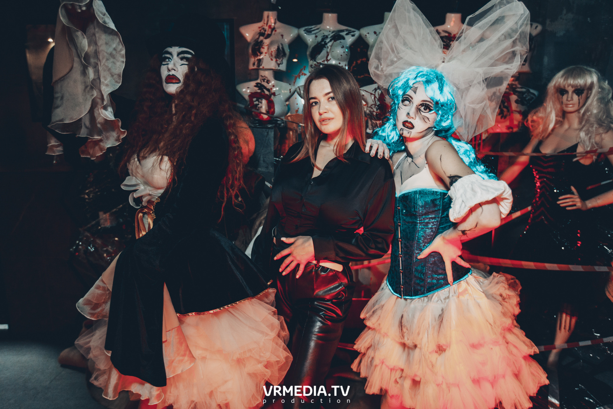 Театр мёртвых кукол в баре «DOSKI»