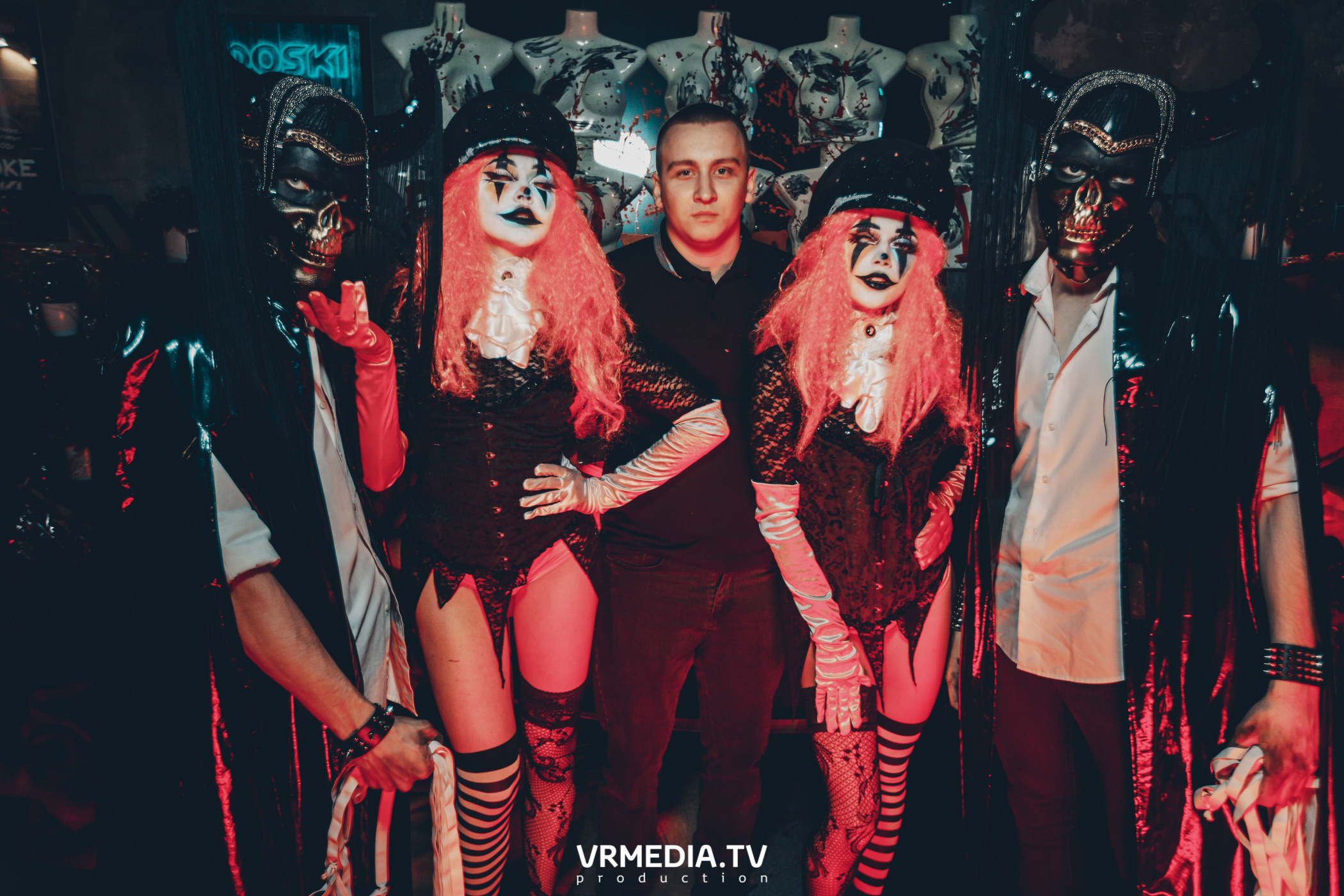 Театр мёртвых кукол в баре «DOSKI»