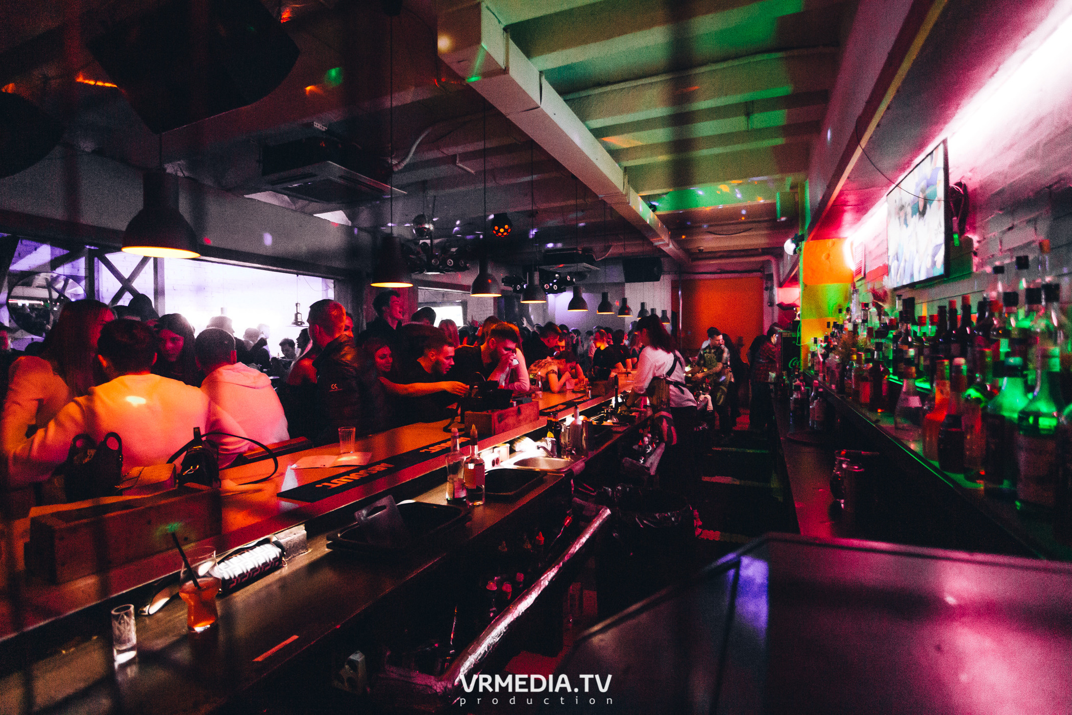 Выходные в баре «Cosmo»