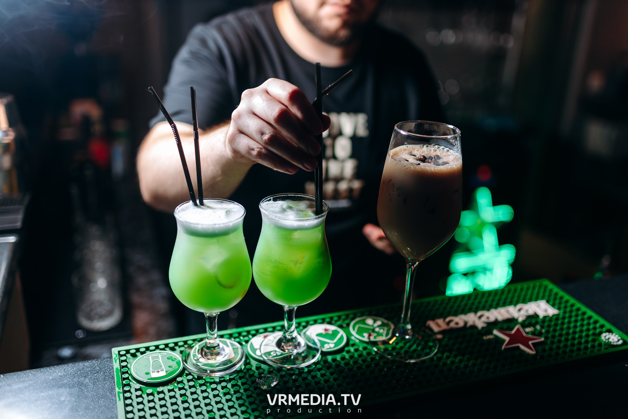 Ночь Безумного Бармена в Lounge Voice Hall «Familia»