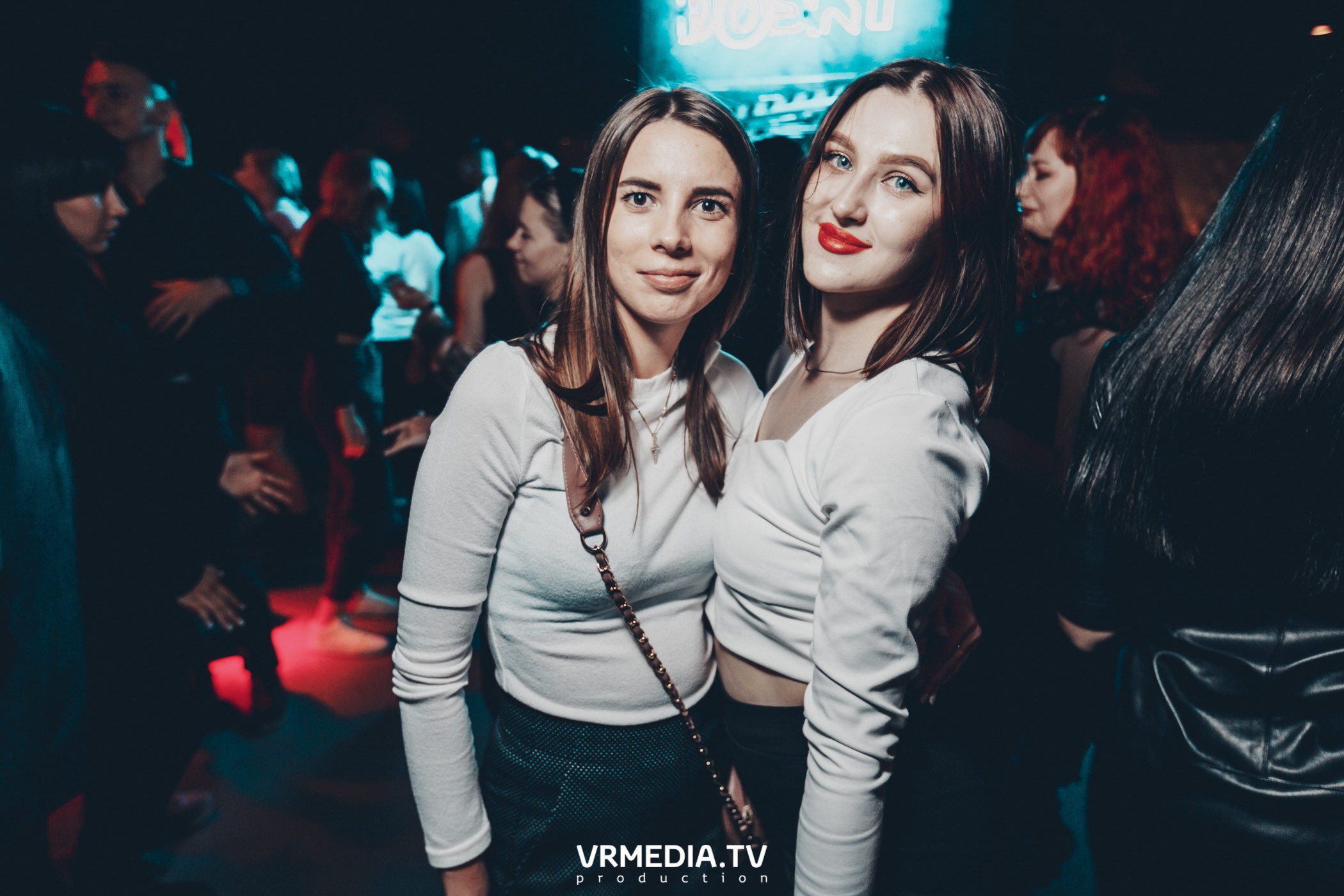 Театр мёртвых кукол в баре «DOSKI»