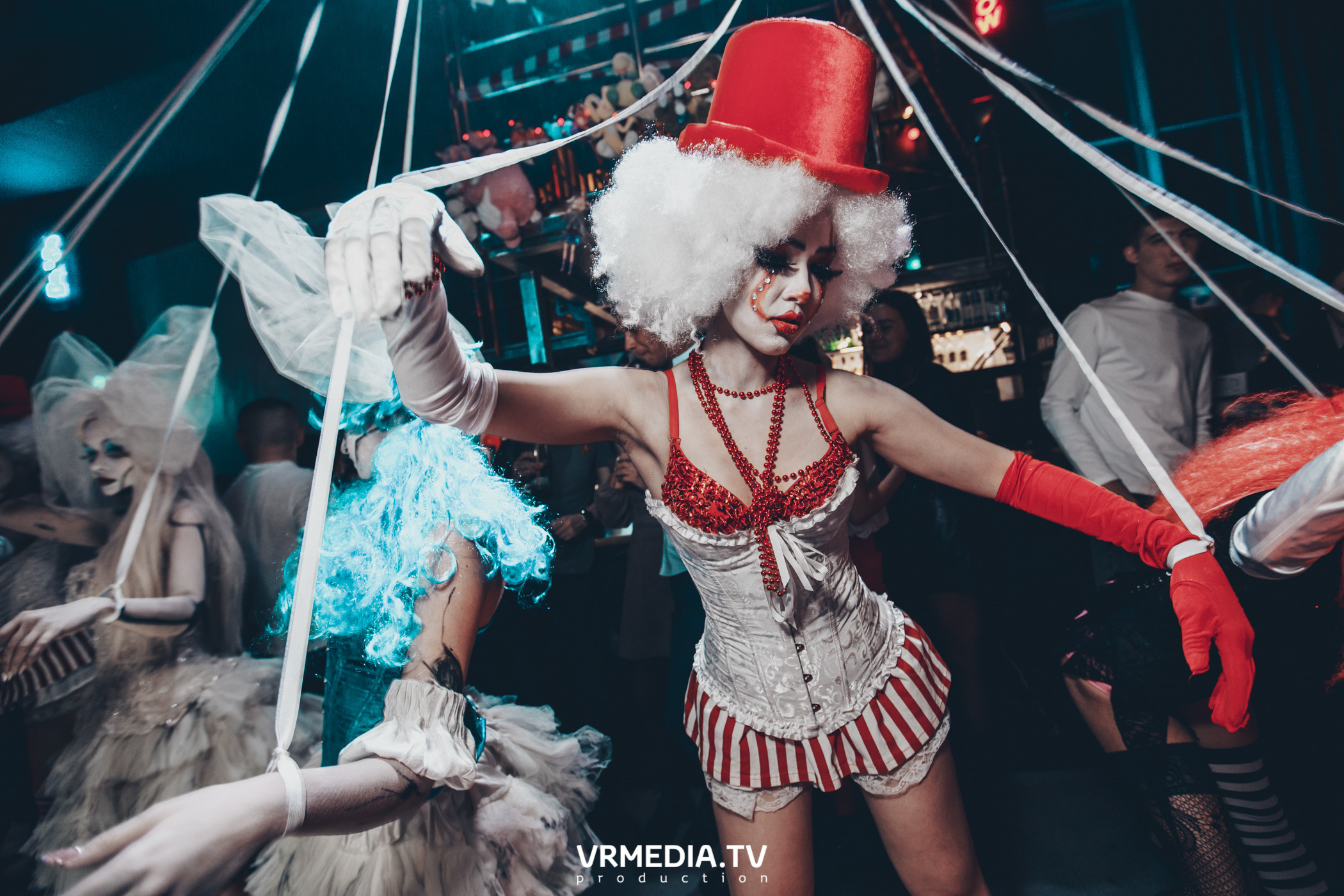 Театр мёртвых кукол в баре «DOSKI»