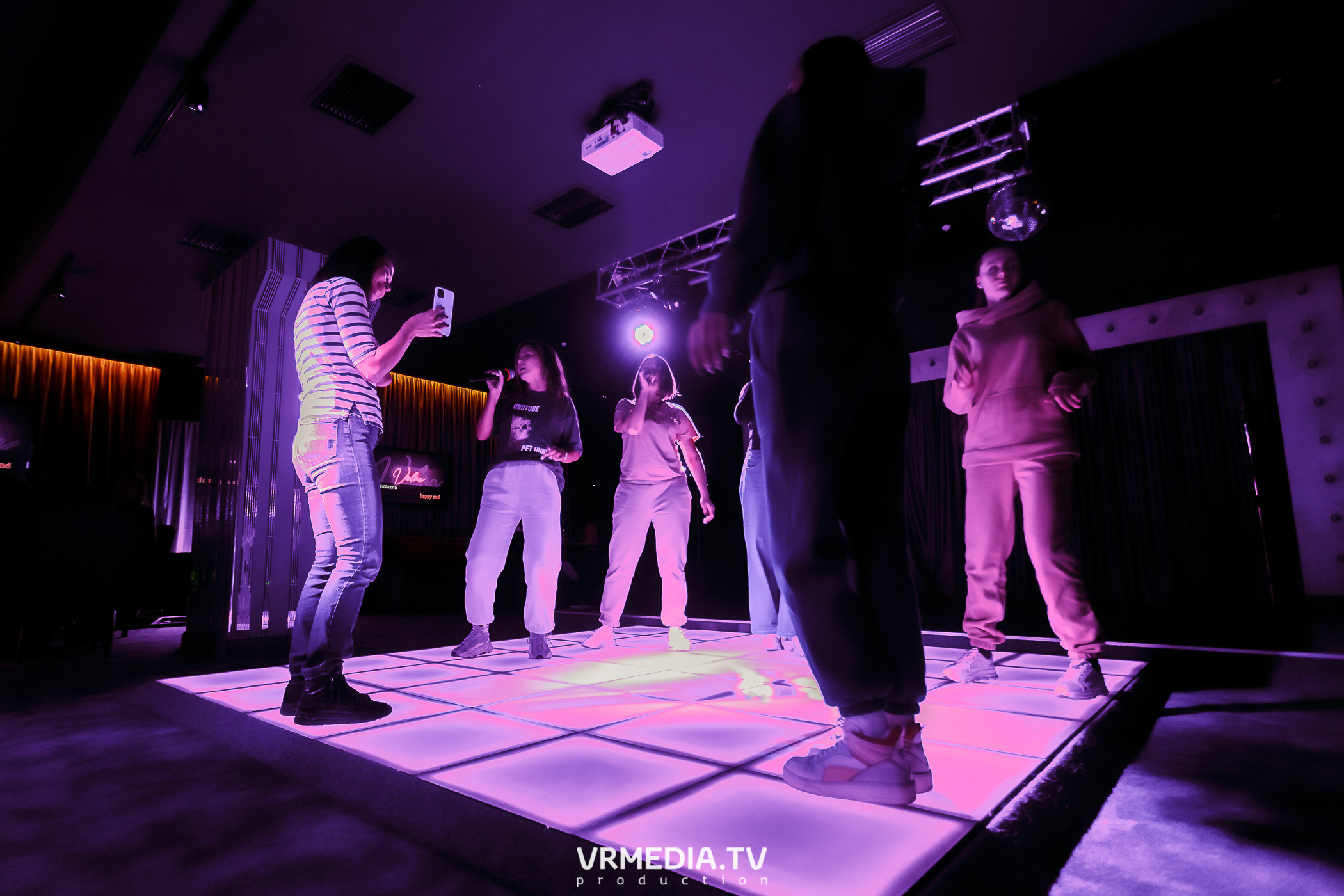 Выходные в караоке-баре «Volna»