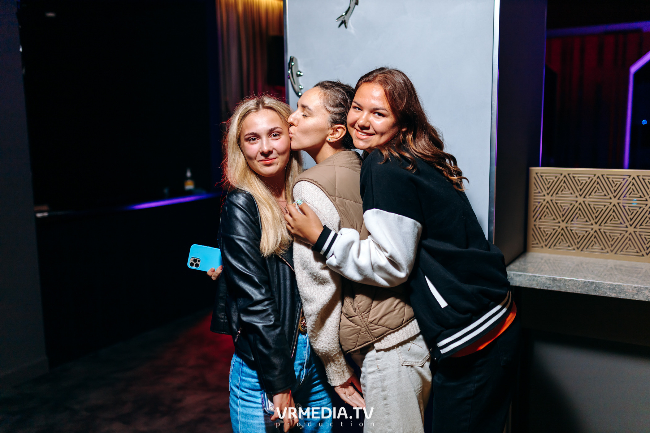 Ночь фотографии в караоке-баре «Volna»