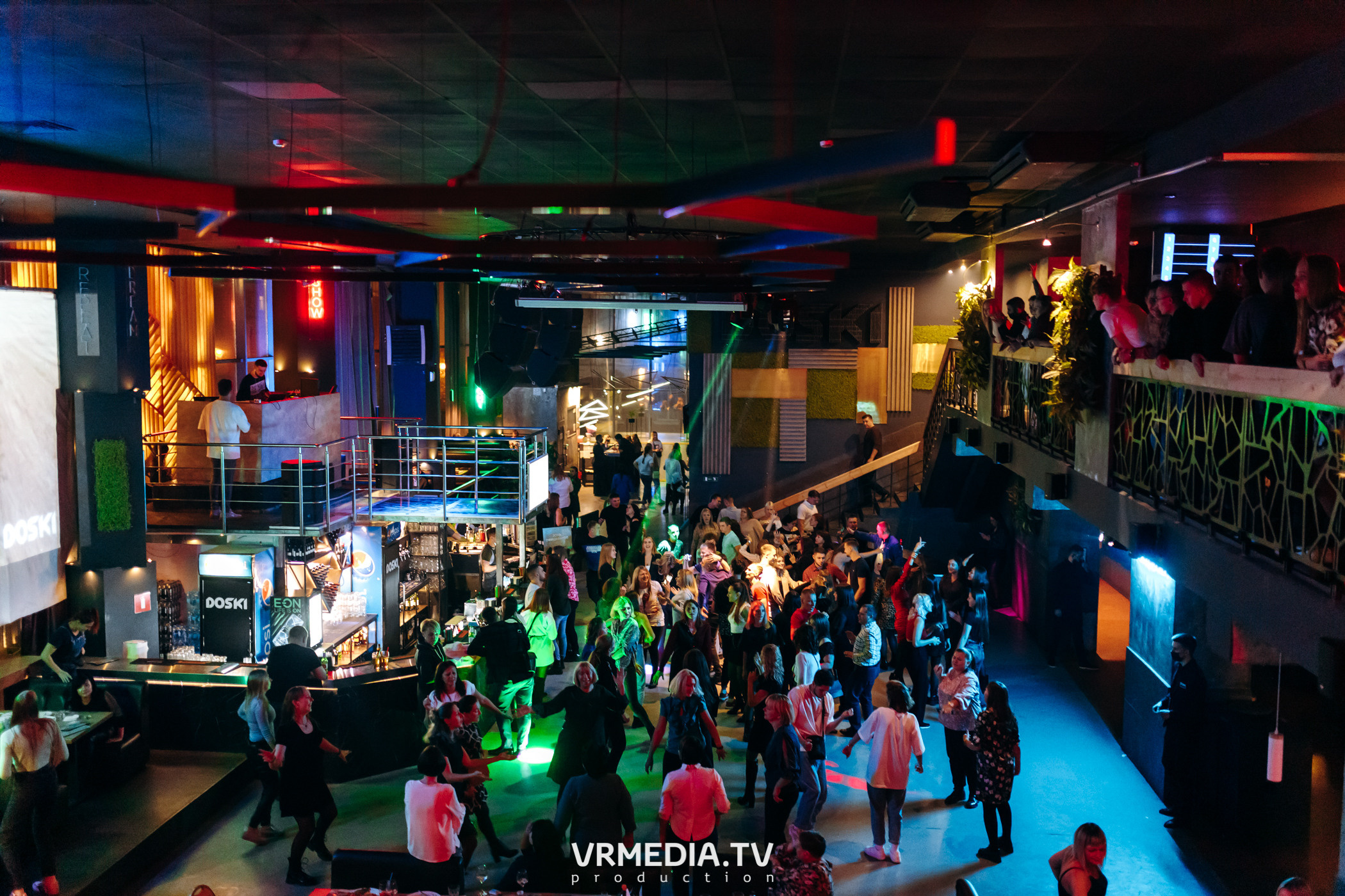 Выходные в баре «DOSKI»