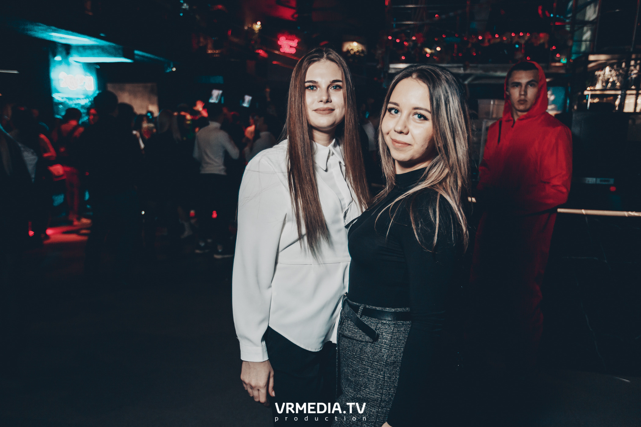 Театр мёртвых кукол в баре «DOSKI»