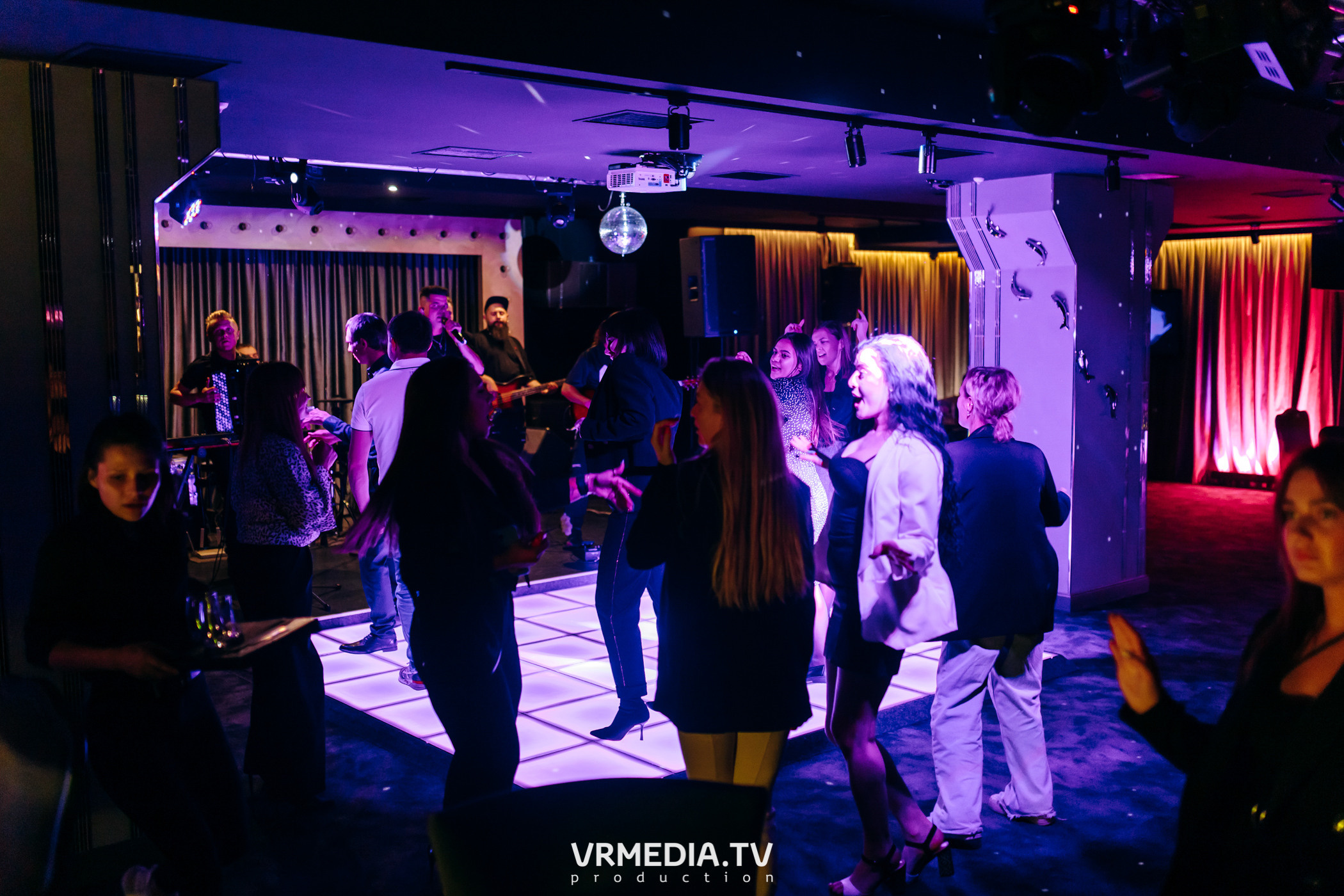 «Жуй орбит без сахара» в караоке-баре «Volna»