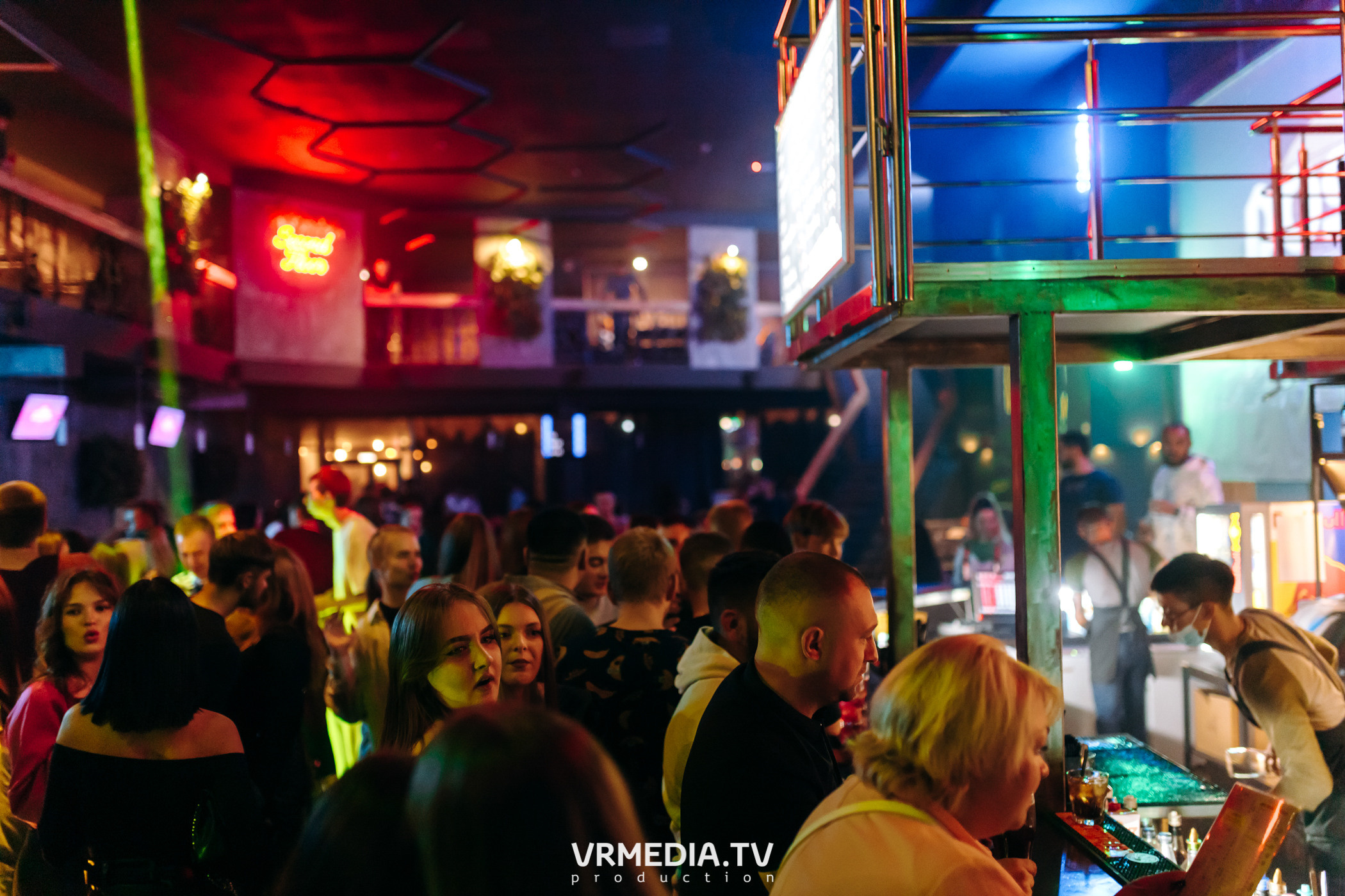 Выходные в баре «DOSKI»