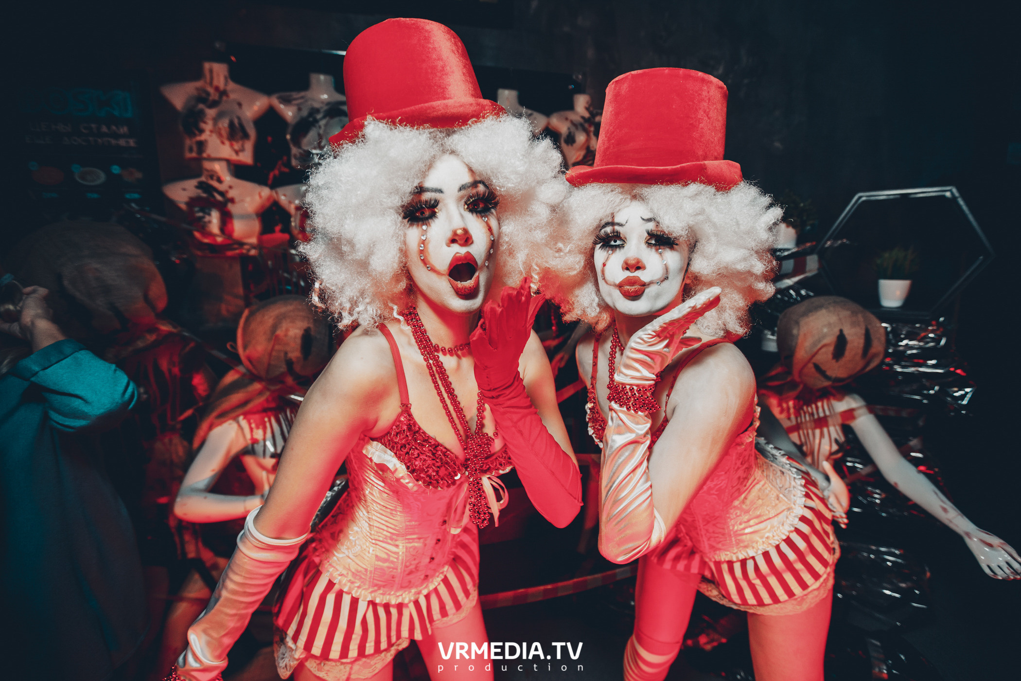 Театр мёртвых кукол в баре «DOSKI»