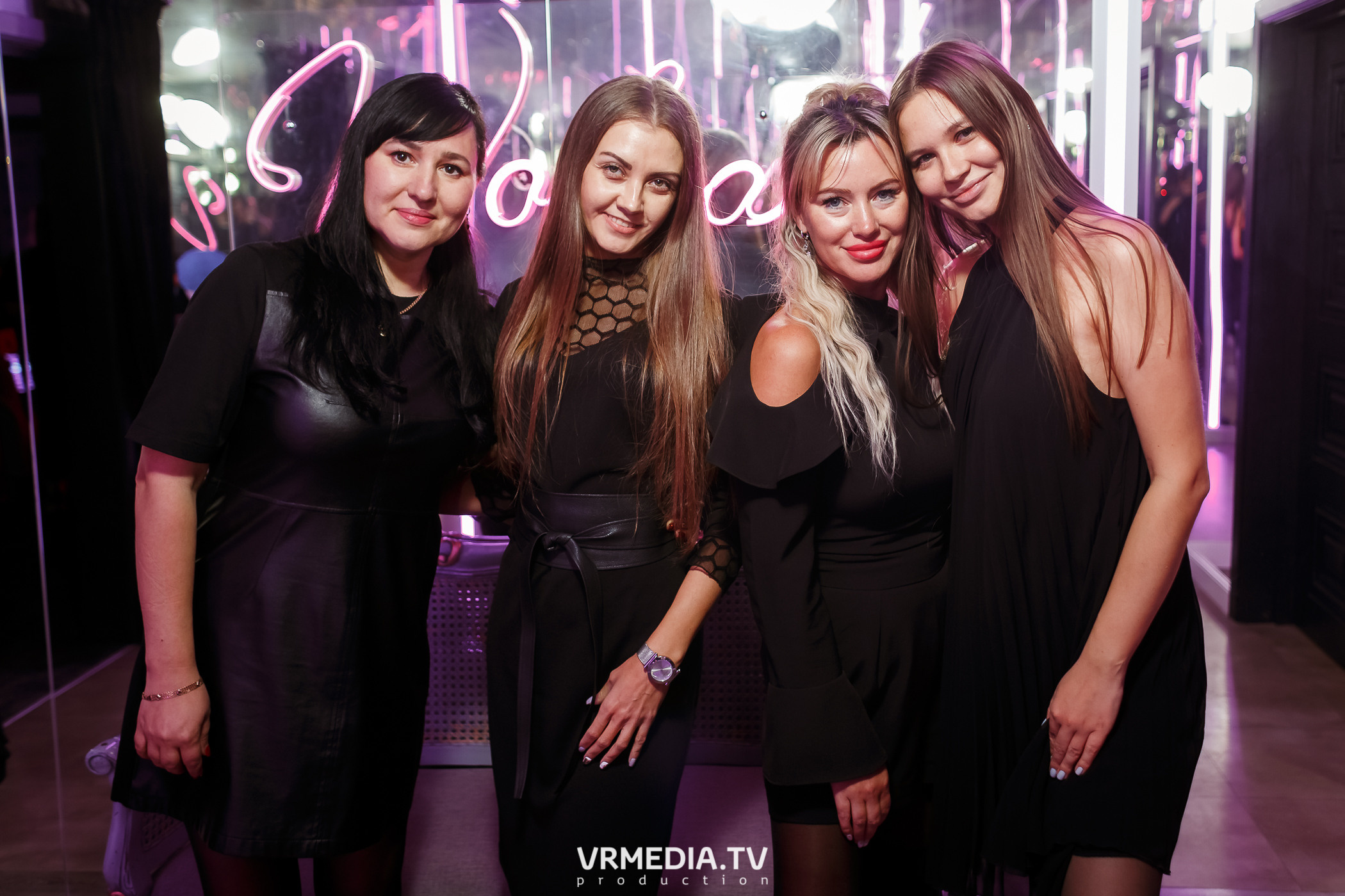 Выходные в караоке-баре «Volna»