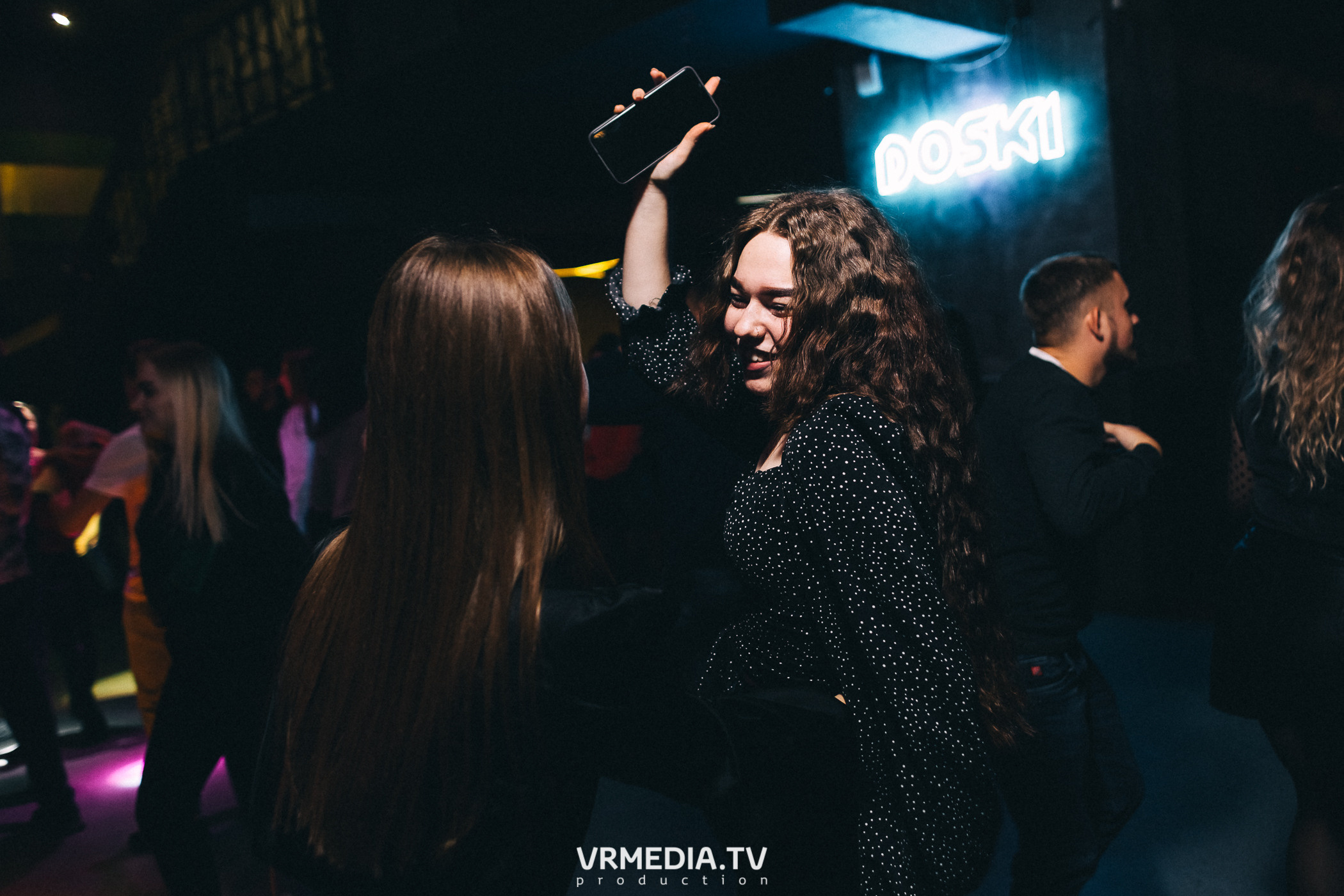 Выходные в баре «DOSKI»