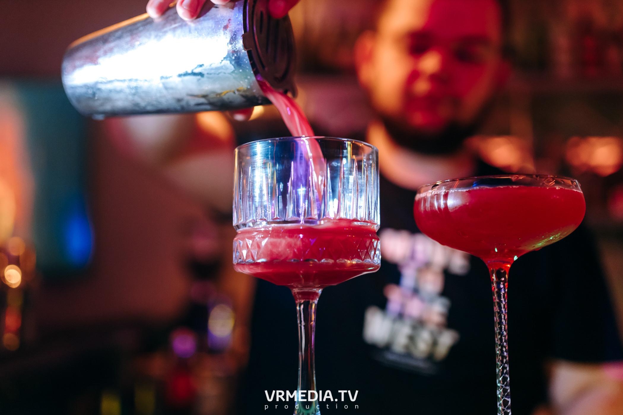 Ночь Безумного Бармена в Lounge Voice Hall «Familia»