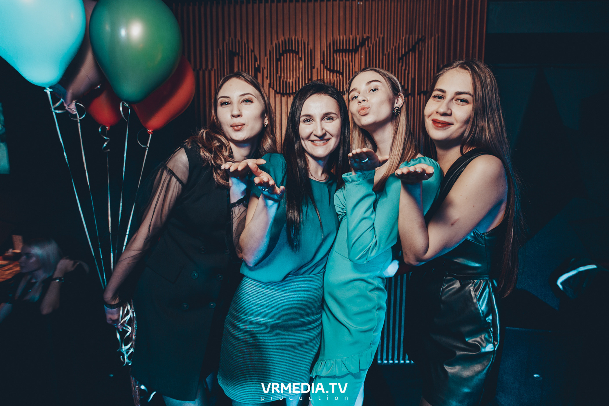 Театр мёртвых кукол в баре «DOSKI»