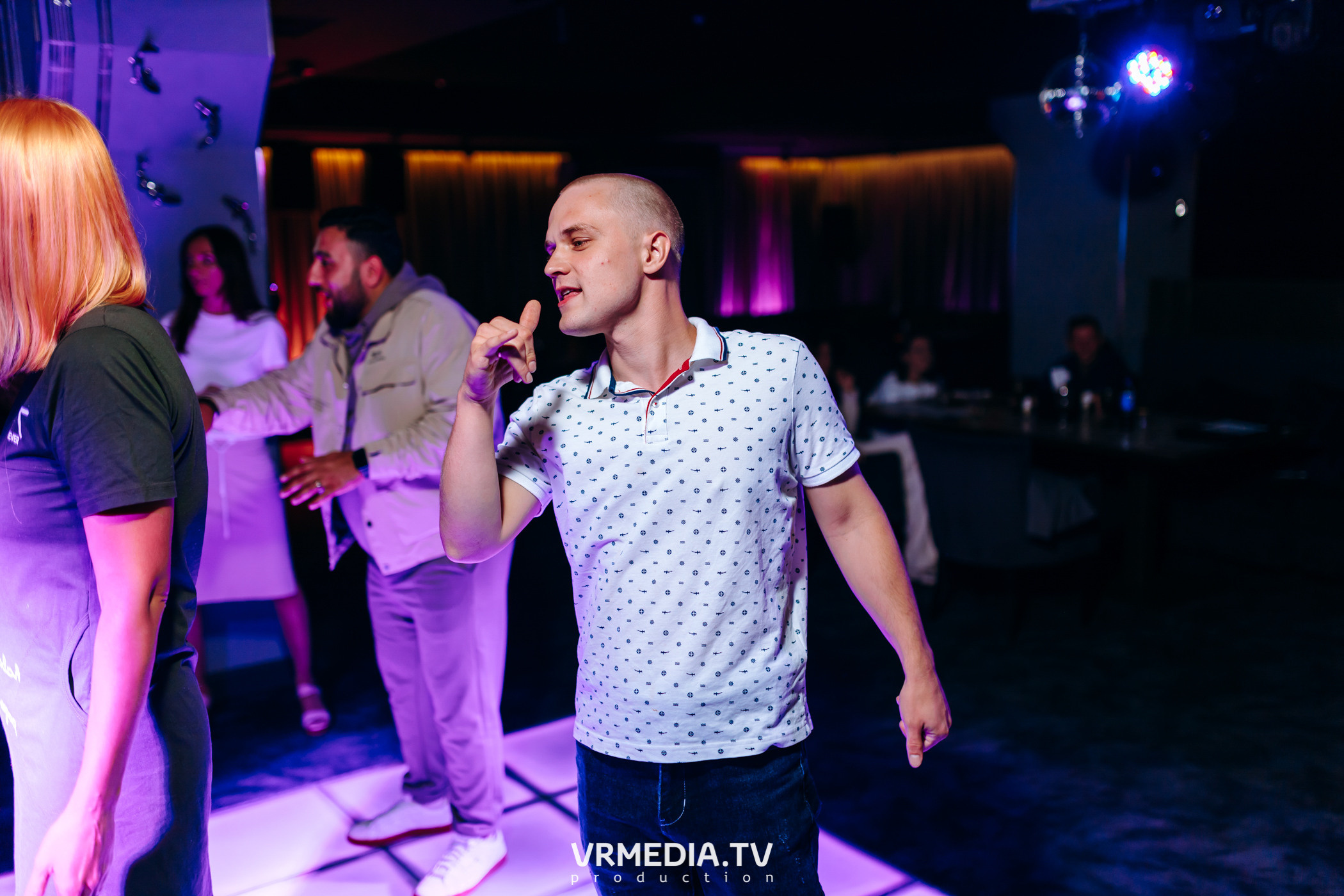 Ночь фотографии в караоке-баре «Volna»