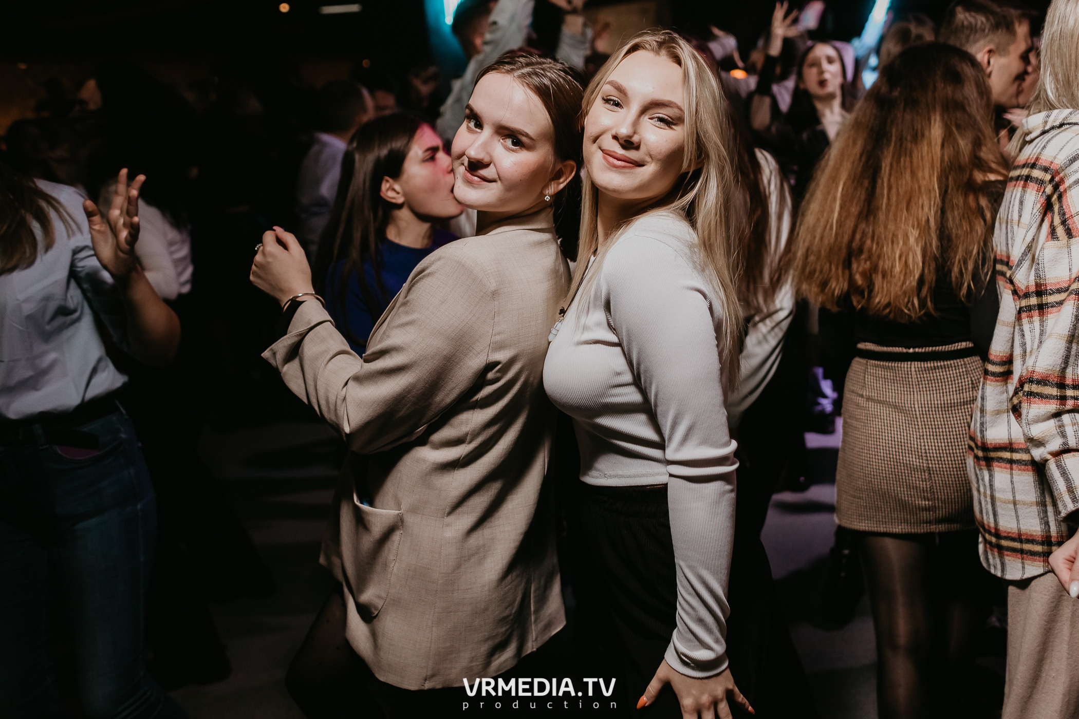 Выходные в баре «DOSKI»