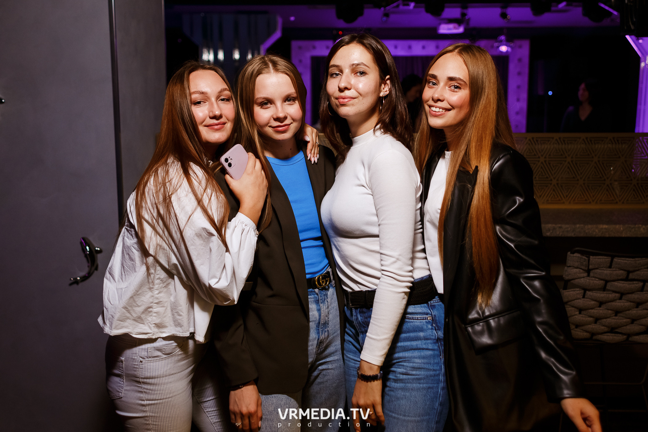 Выходные в караоке-баре «Volna»