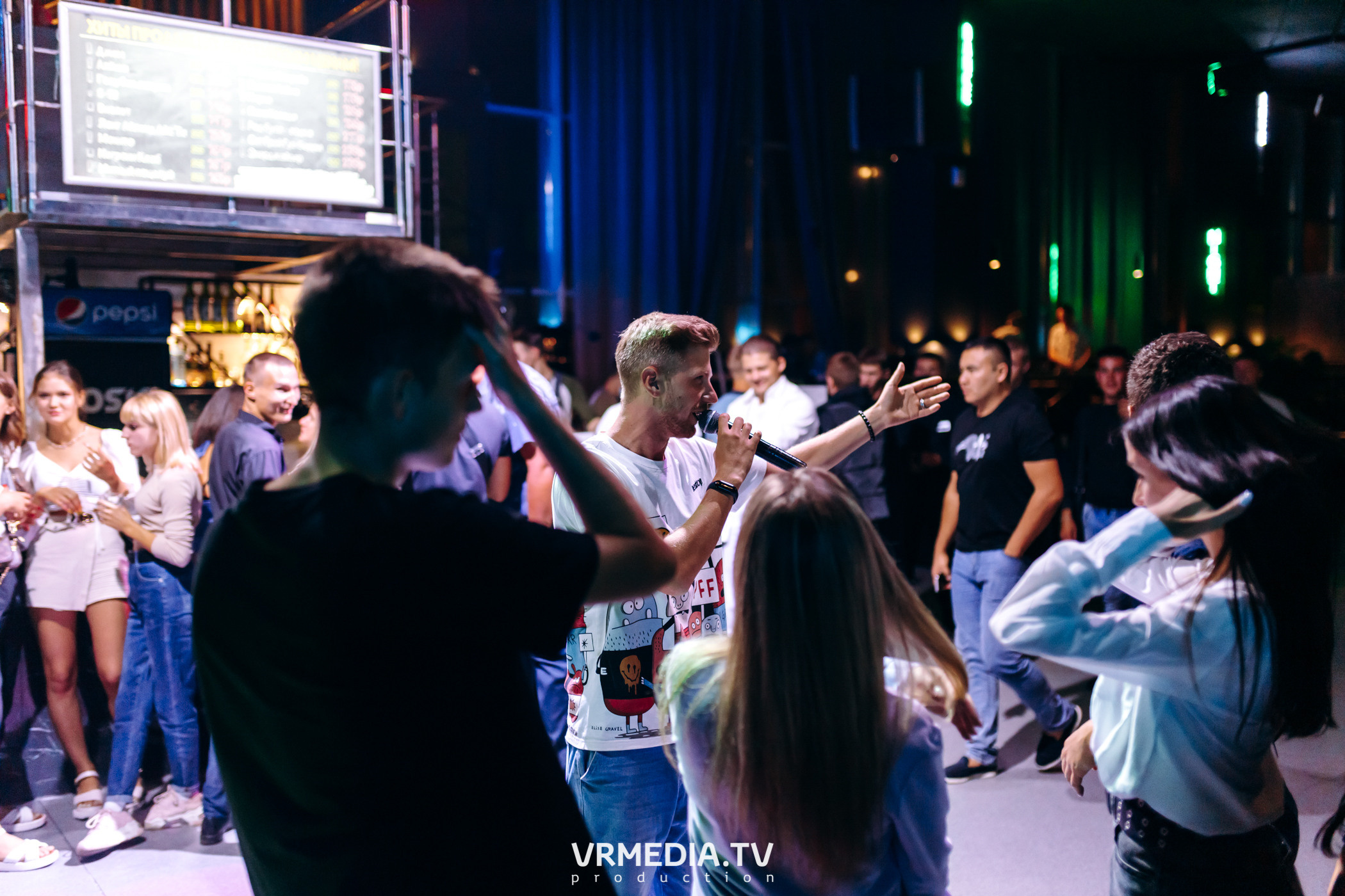 Выходные в баре «DOSKI»