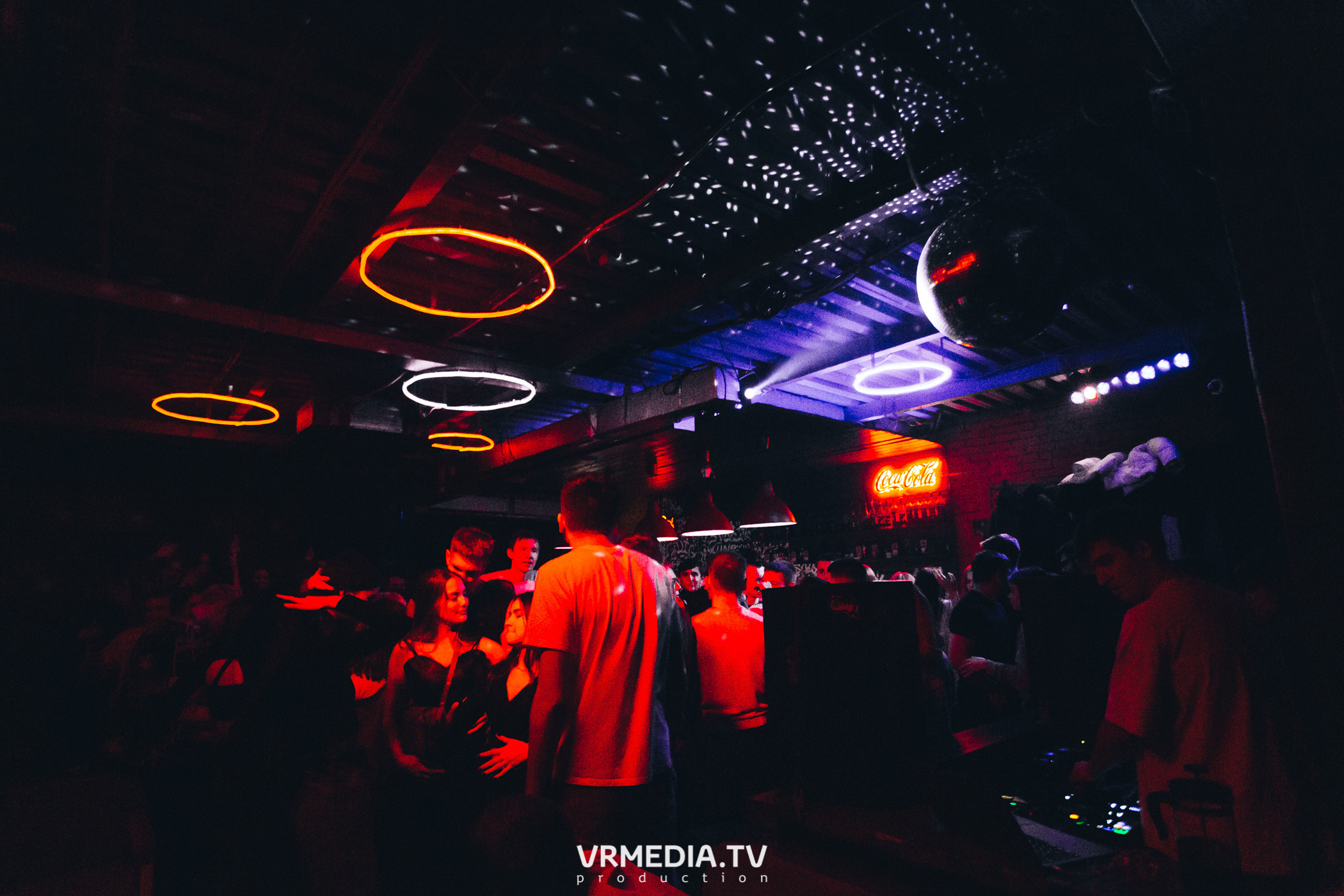 Выходные в баре «Хука Хаус»