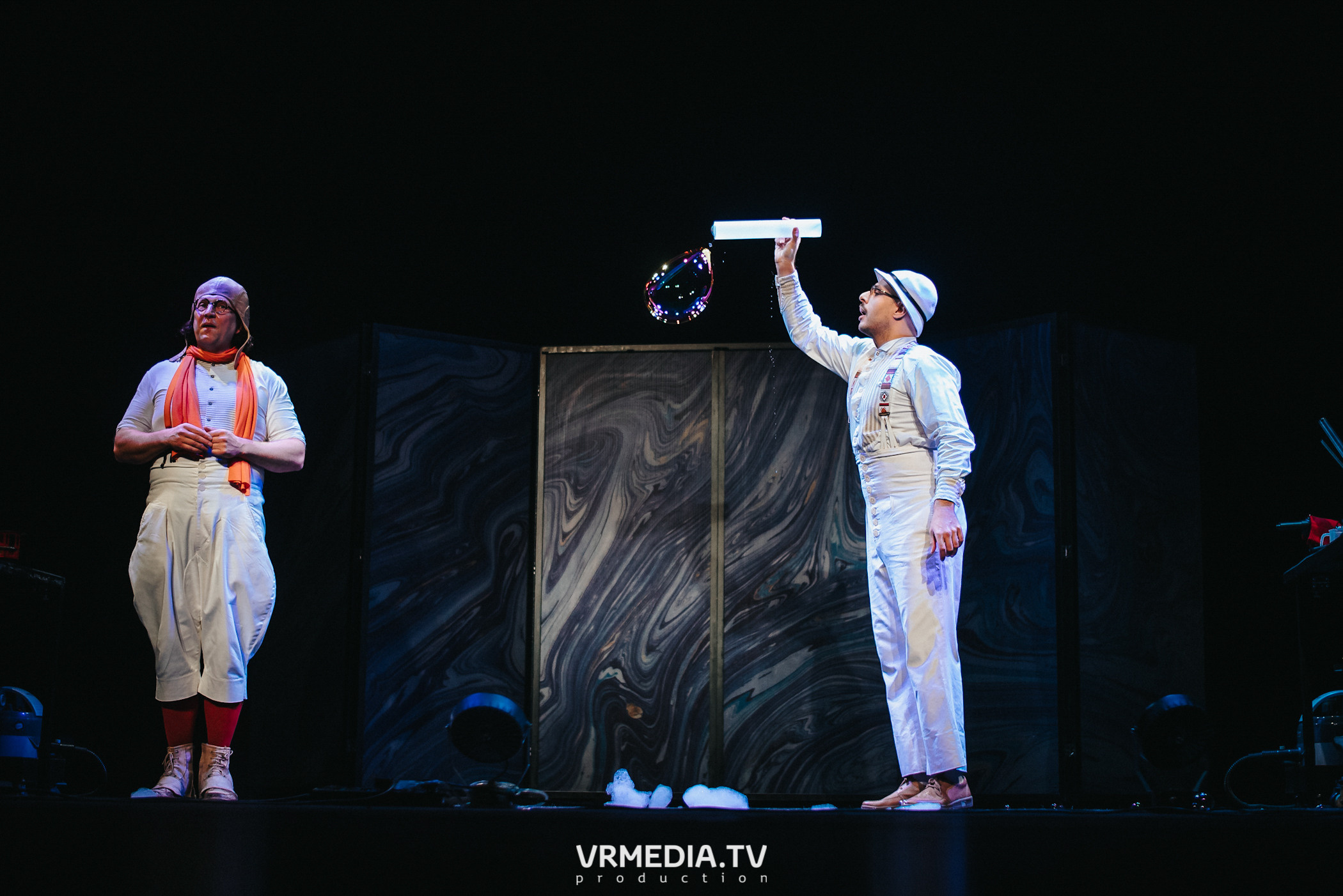 Шоу мыльных пузырей CLINK