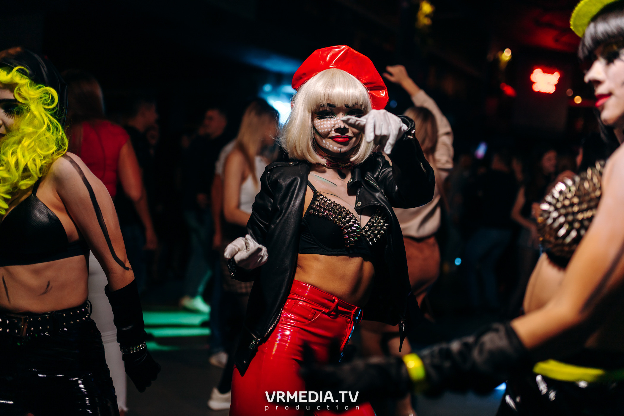 Выходные в баре «DOSKI»