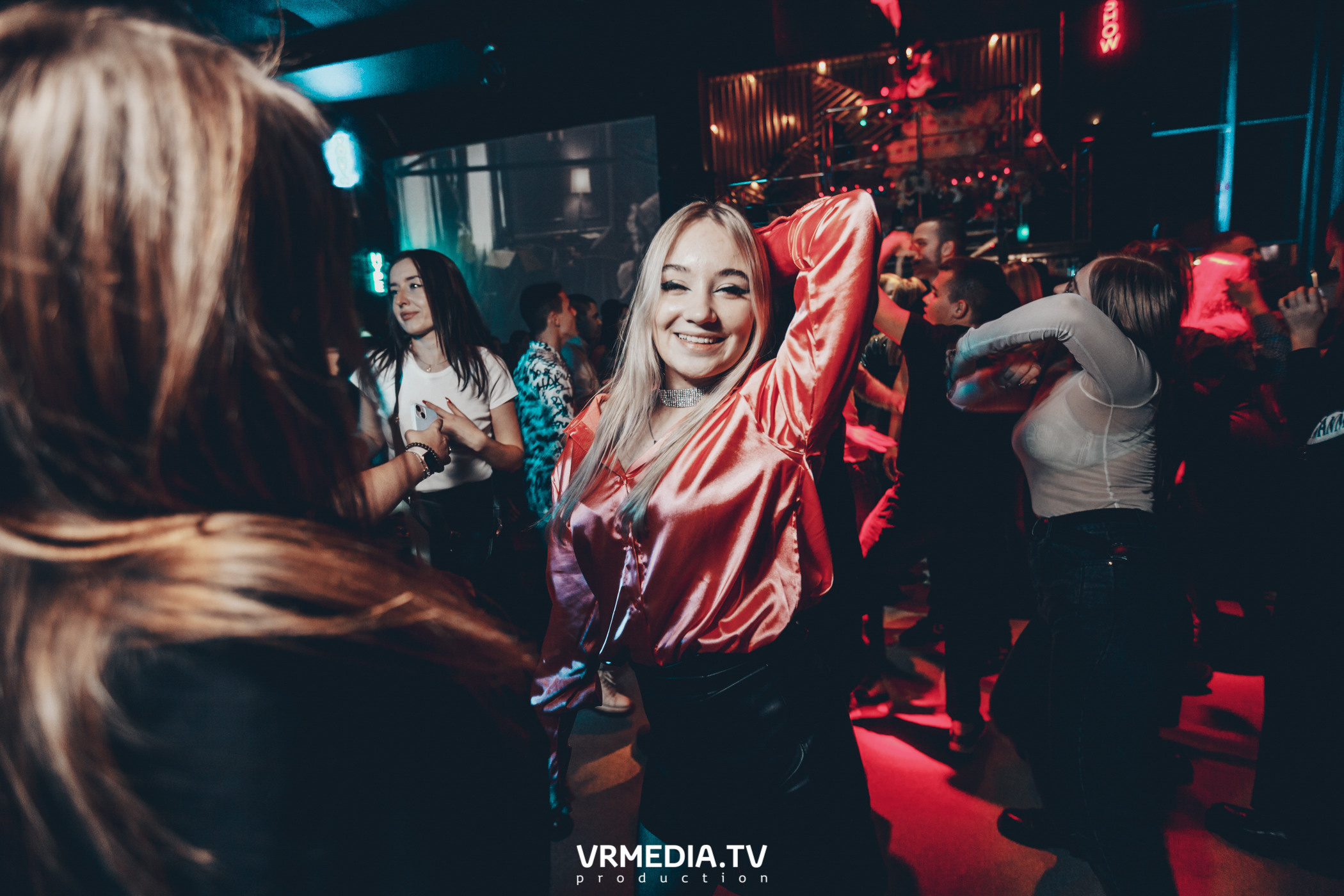 Театр мёртвых кукол в баре «DOSKI»