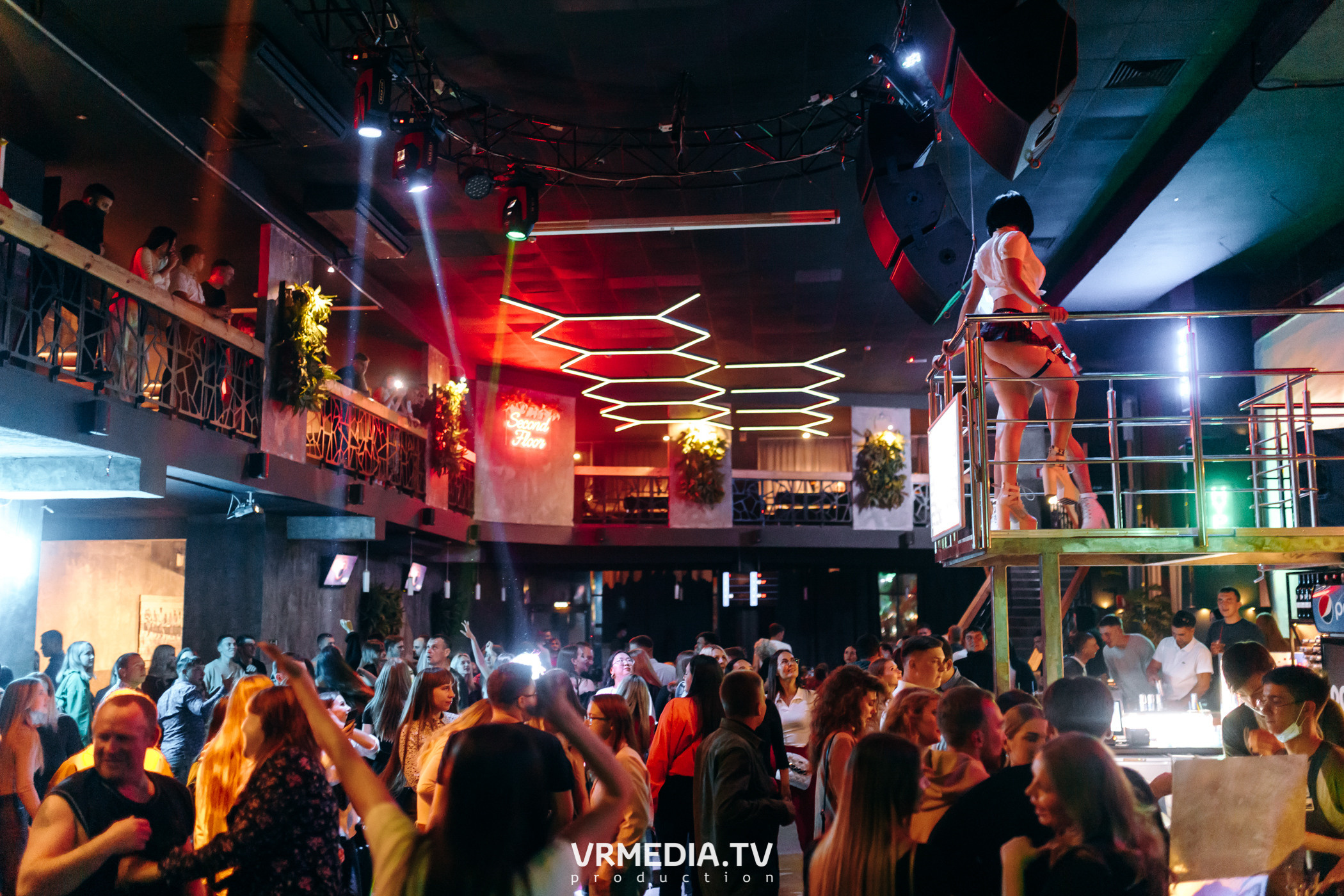 Выходные в баре «DOSKI»