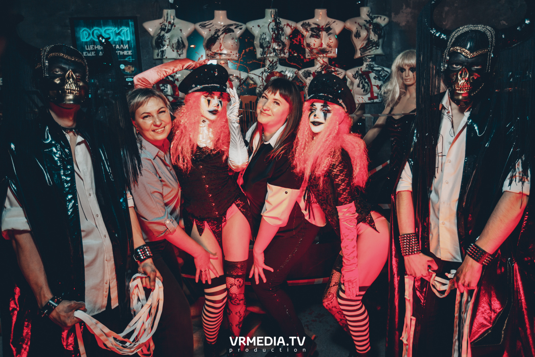 Театр мёртвых кукол в баре «DOSKI»