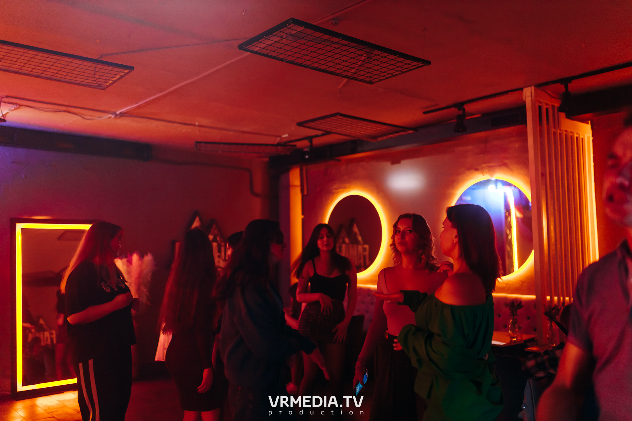 Ночь Безумного Бармена в Lounge Voice Hall «Familia»